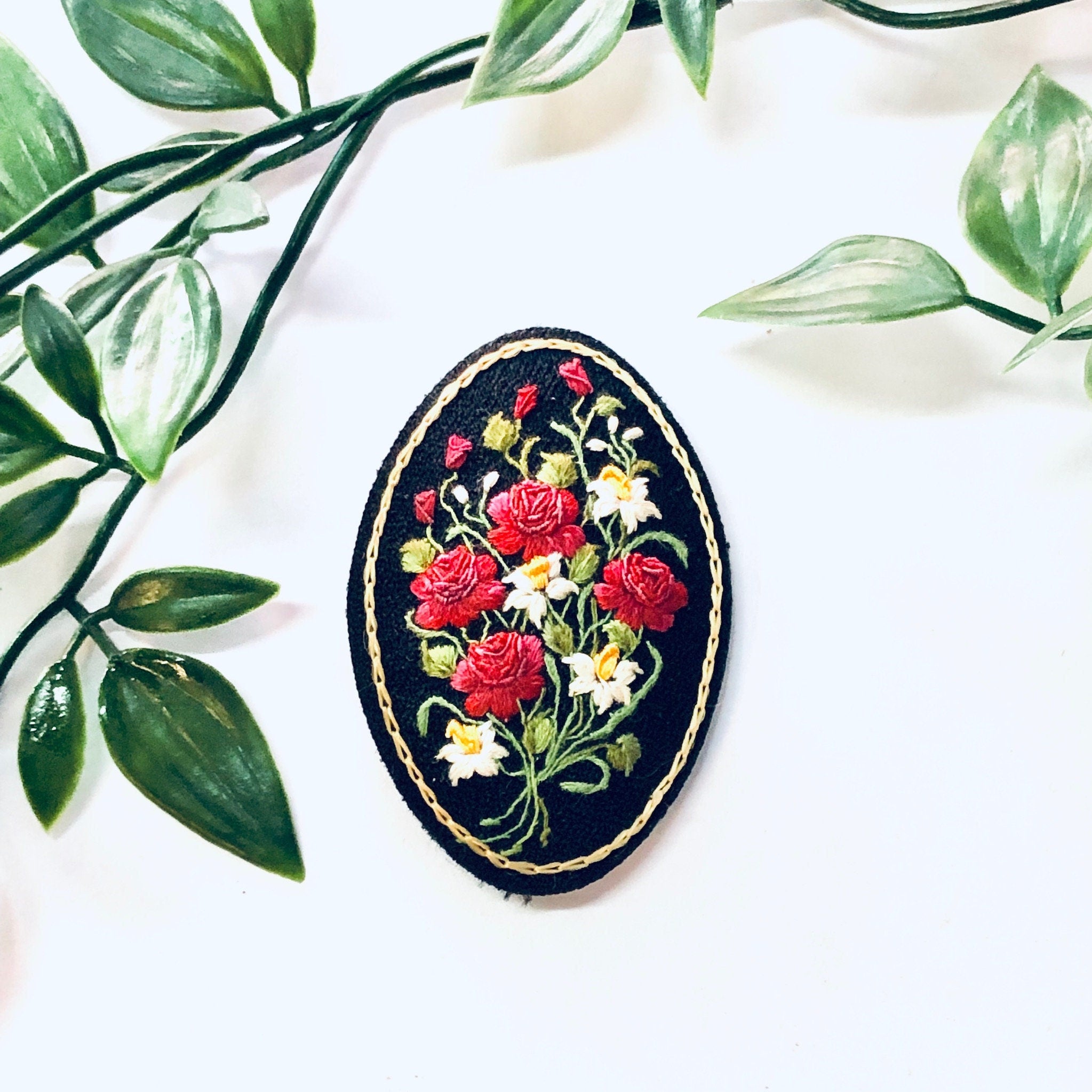 Vintage Brooch, Crewel Brooch, Crewel Artwork, Floral Crewel, Floral Design, Vintage Pin, Rose Pin, Red Roses, Daisy Pin, Oval Shaped Pin