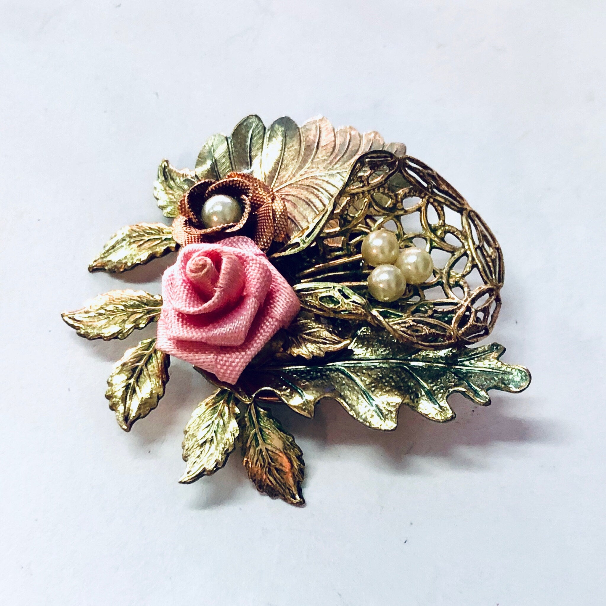 Vintage Brooch, Floral Brooch, Costume Jewelry, Vintage Jewelry, Gold Toned Pin, Pink Flowers, Rose Pin, Leaf Pin, Floral Design, Unique Pin