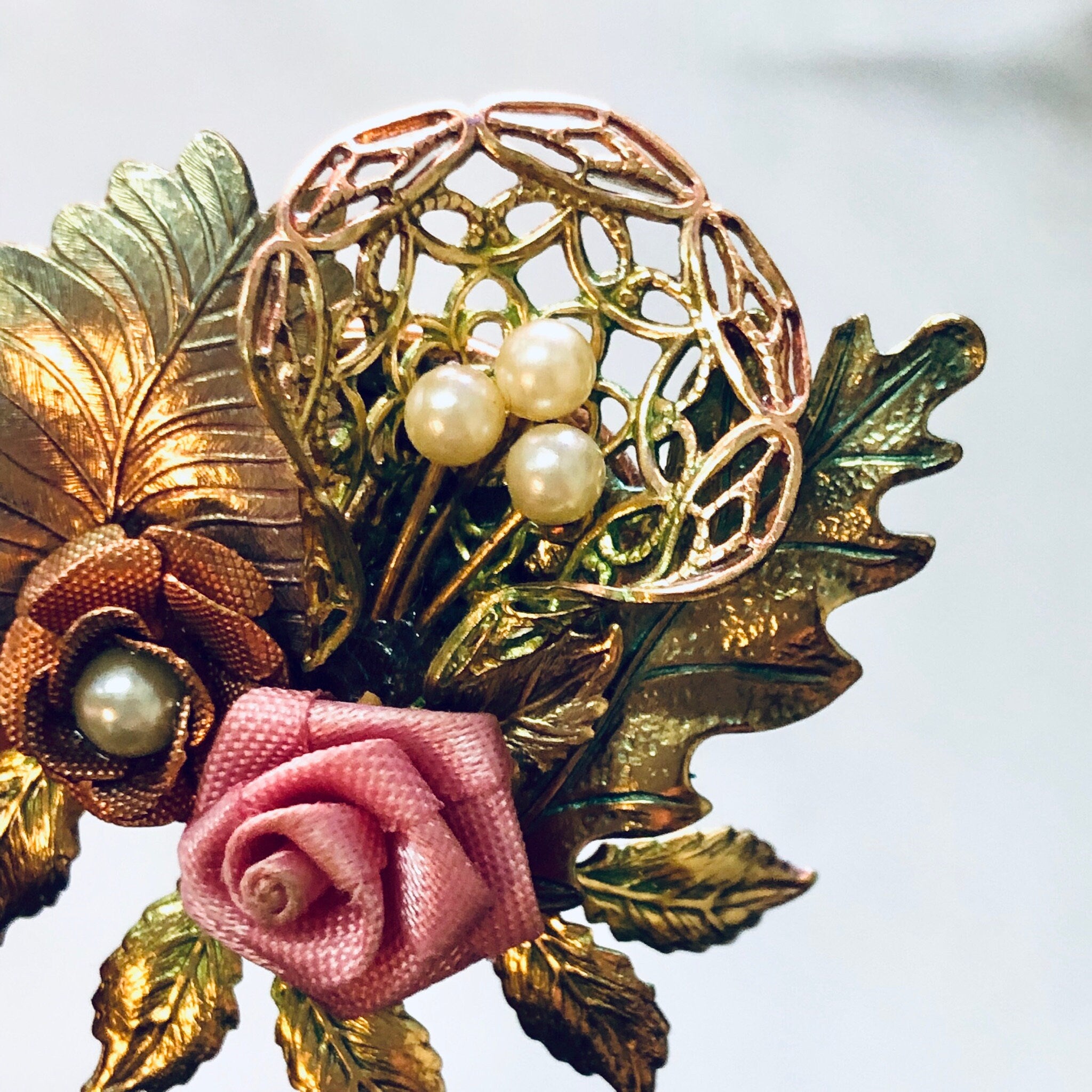 Vintage Brooch, Floral Brooch, Costume Jewelry, Vintage Jewelry, Gold Toned Pin, Pink Flowers, Rose Pin, Leaf Pin, Floral Design, Unique Pin