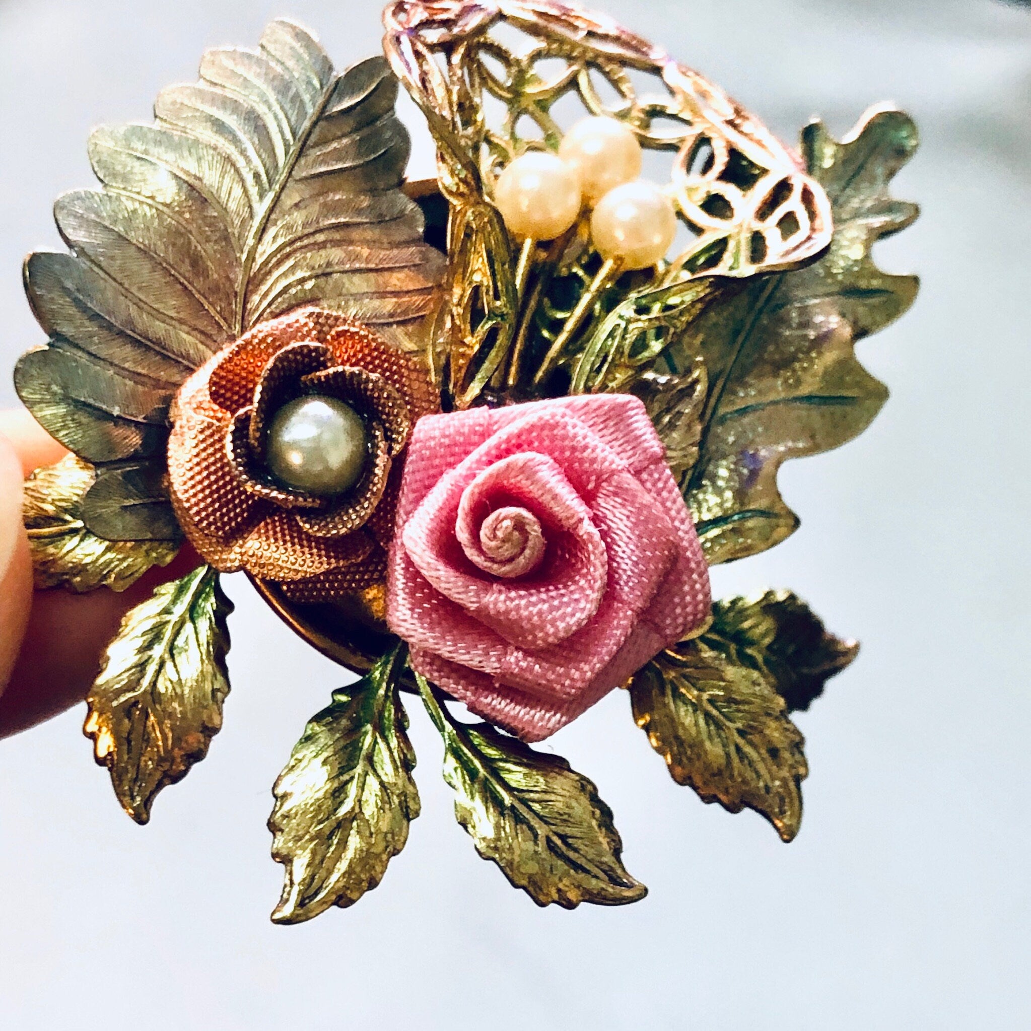 Vintage Brooch, Floral Brooch, Costume Jewelry, Vintage Jewelry, Gold Toned Pin, Pink Flowers, Rose Pin, Leaf Pin, Floral Design, Unique Pin