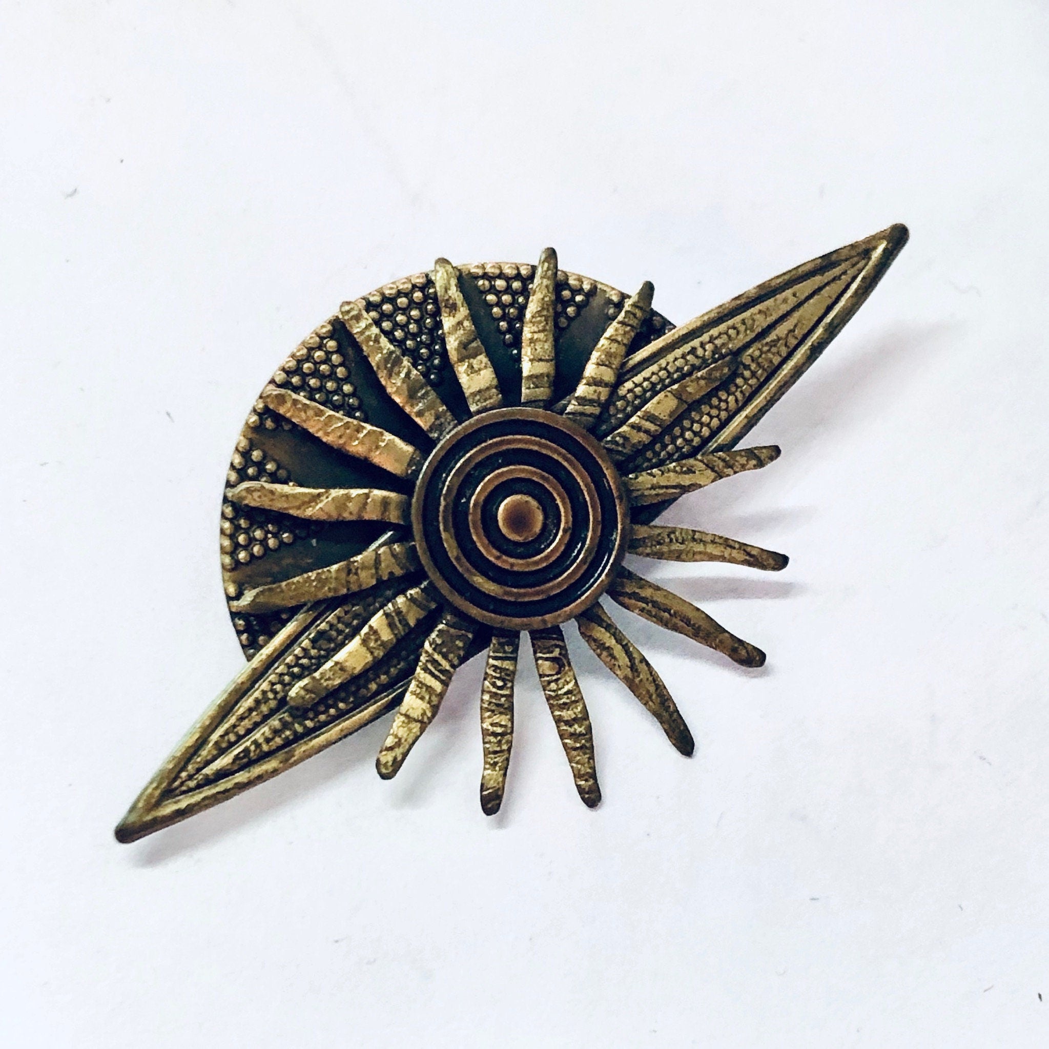 Vintage Brooch, Costume Jewelry, Brass Toned Pin, Sun Brooch, Sun Jewelry, Planet Jewelry, Solar System, Vintage Jewelry, Sun Pin, Gift Idea