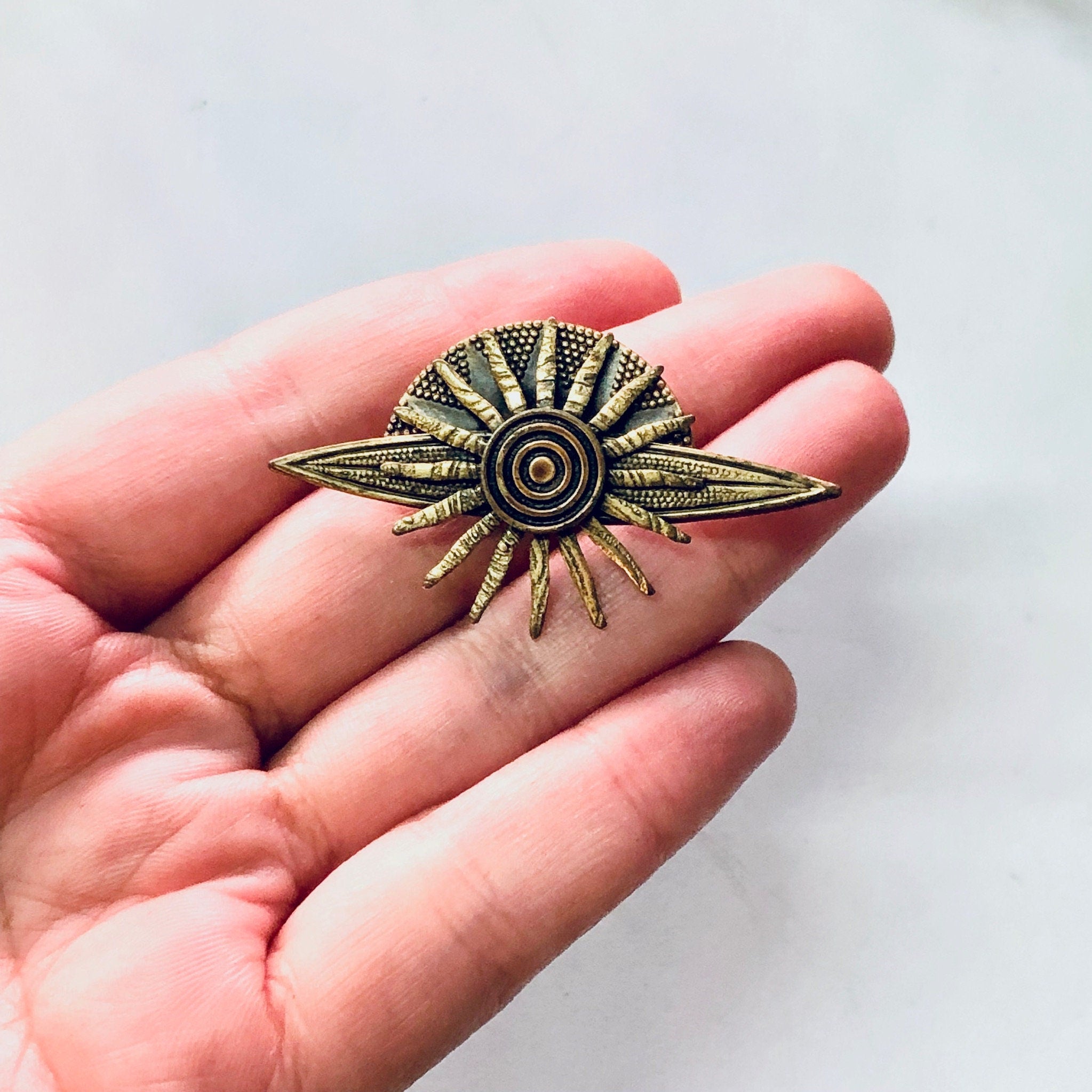 Vintage Brooch, Costume Jewelry, Brass Toned Pin, Sun Brooch, Sun Jewelry, Planet Jewelry, Solar System, Vintage Jewelry, Sun Pin, Gift Idea