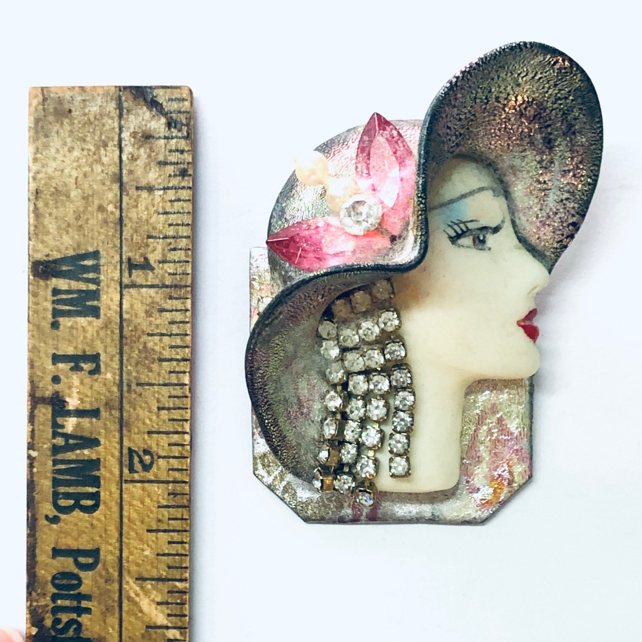 Vintage Brooch, Lady Face Brooch, Vintage Pin, Lady in a Hat, Costume Jewelry, Face Jewelry, Unique Pin, Vintage Jewelry, Pink Brooch, Hat