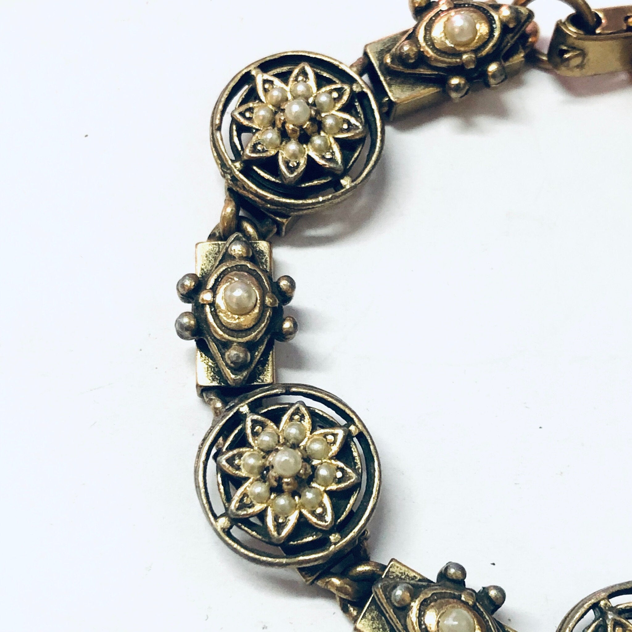 Vintage Bracelet, Link Bracelet, Unique Jewelry, Gold Toned Bracelet, Gold Toned Jewelry, Beaded Bracelet, Flower Bracelet, Floral Design,