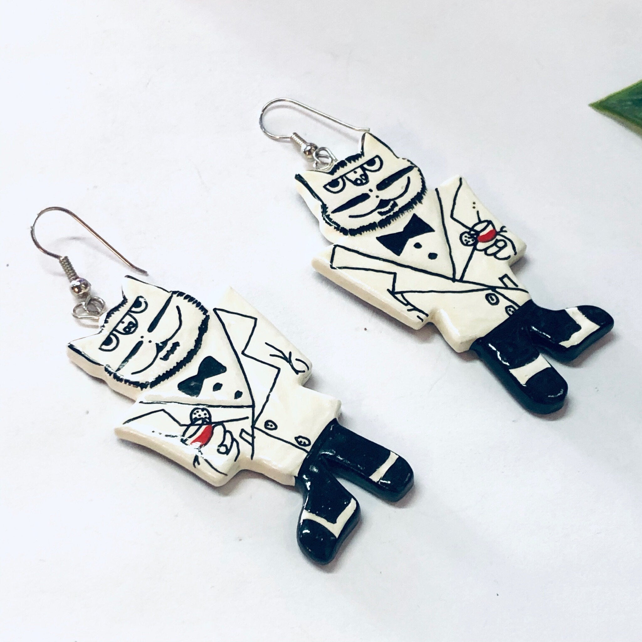 Vintage Cat Earrings, Kitty Cat, Funny Earrings, White Earrings, Earrings for Animal Lovers, White Earring, Vintage Jewelry, Costume Jewelry