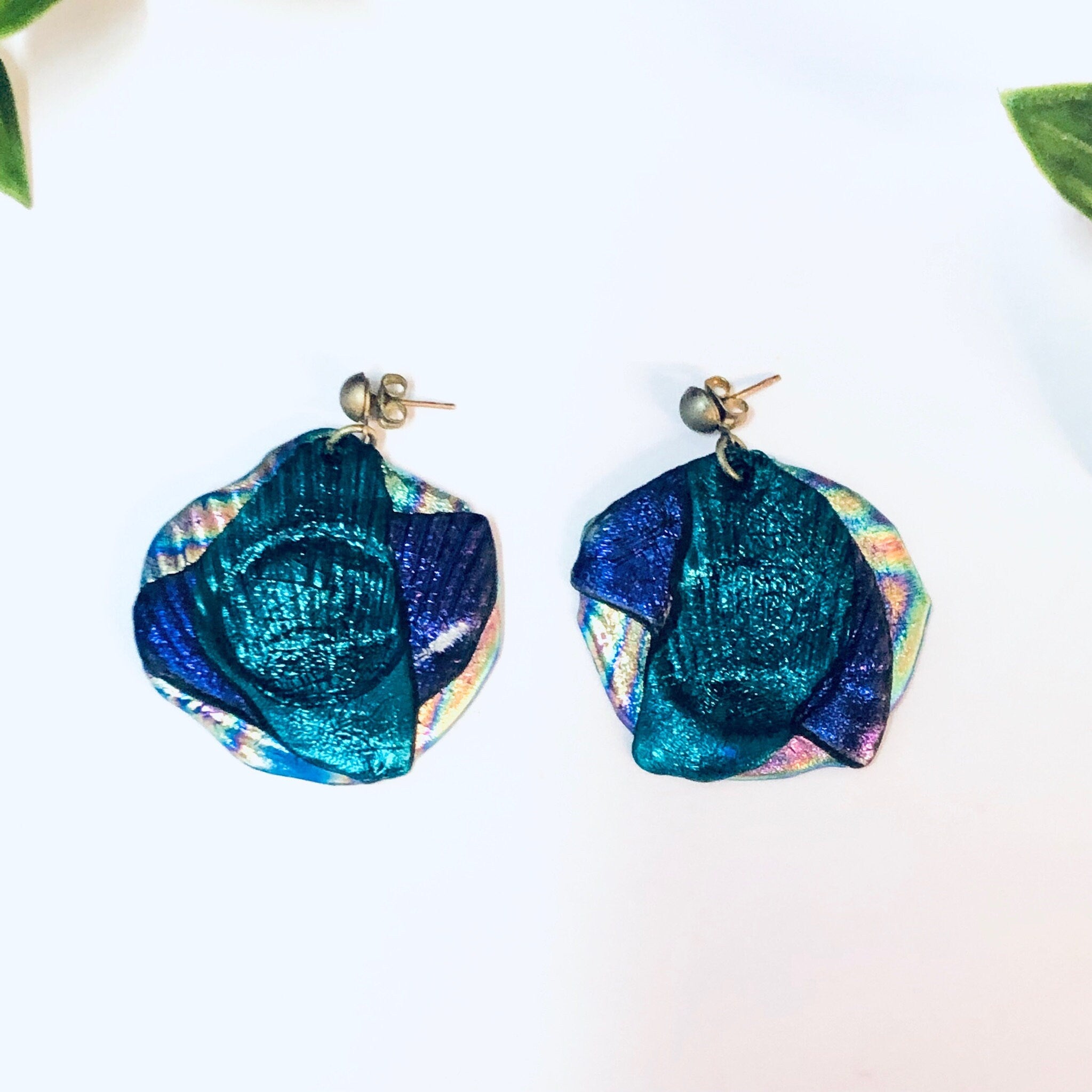 Vintage Earrings, Unique Jewelry, Costume Jewelry, Pieced Ears, Vintage Jewelry, Oil Slick Earrings, Oil Slick Design, Peacock Earrings,