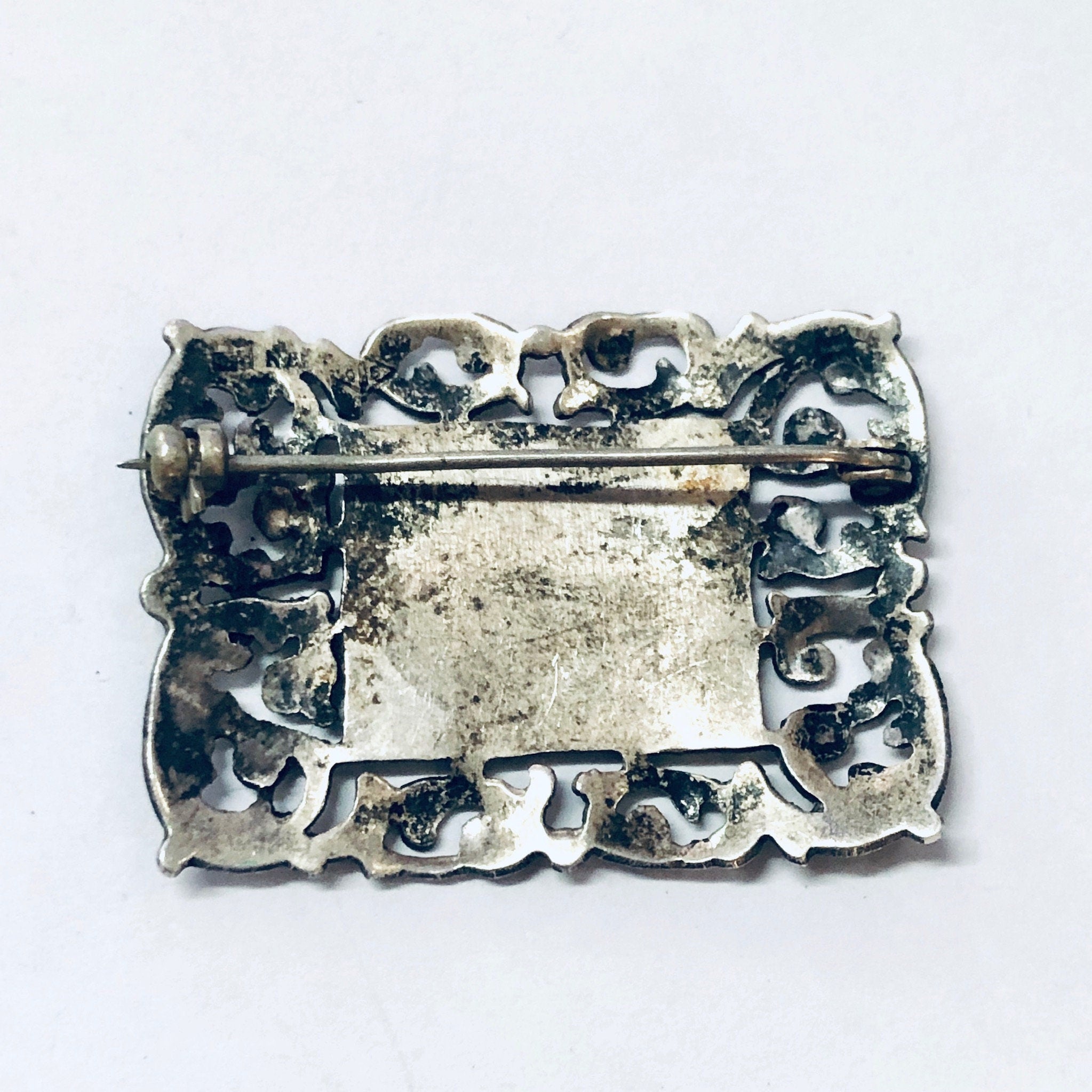 Vintage Brooch, Silver Brooch, Unique Brooch, Vintage Pin, Vintage Jewelry, Filagree Jewelry, Gold Accent, Gold Detail, Leaf Design, 925 Pin