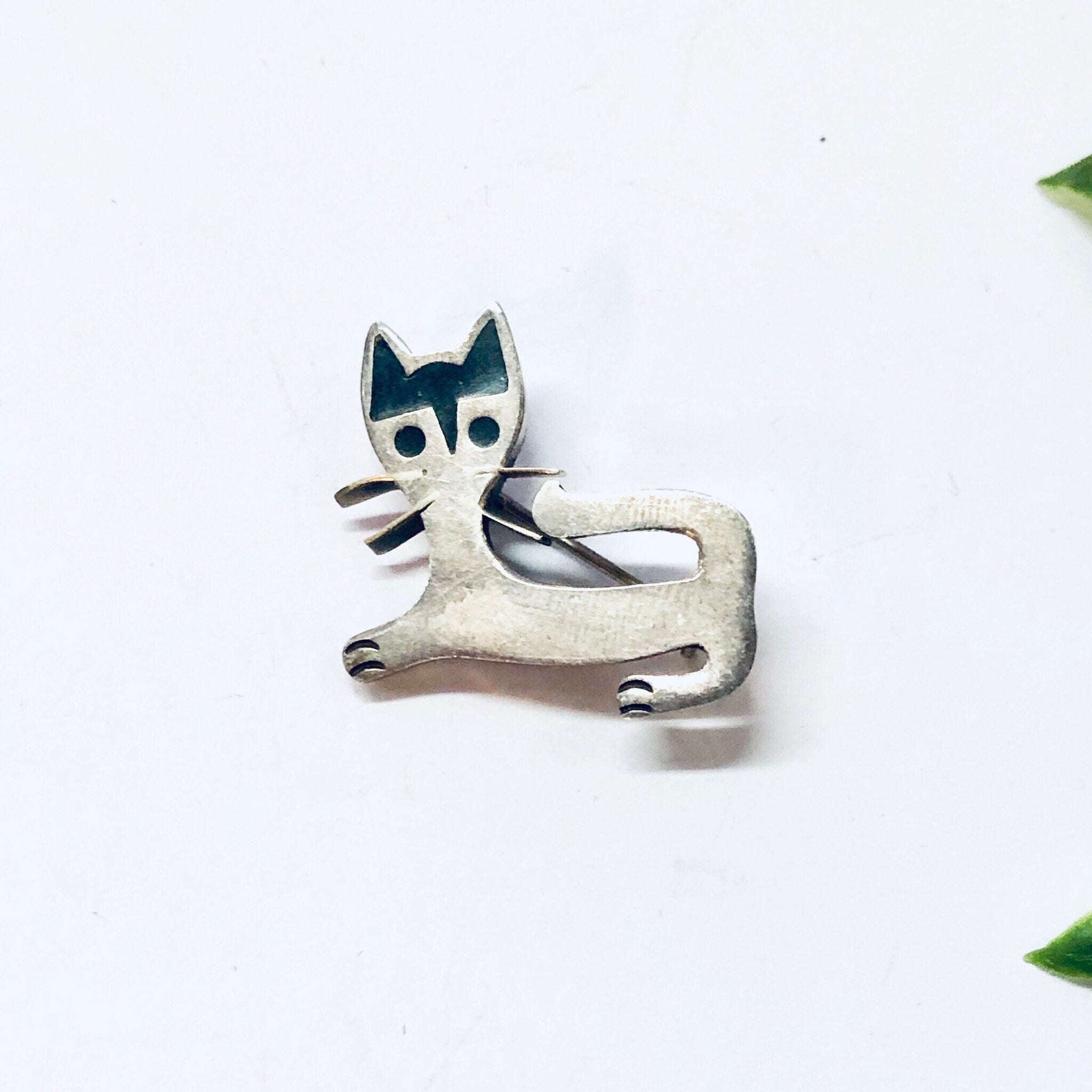 Vintage Brooch, Vintage Pin, Silver Pin, Cat Pin, Cat Brooch, Animal Jewelry, Cat Jewelry, Vintage Jewelry, Small Pin, Cat Lover Pin, 925