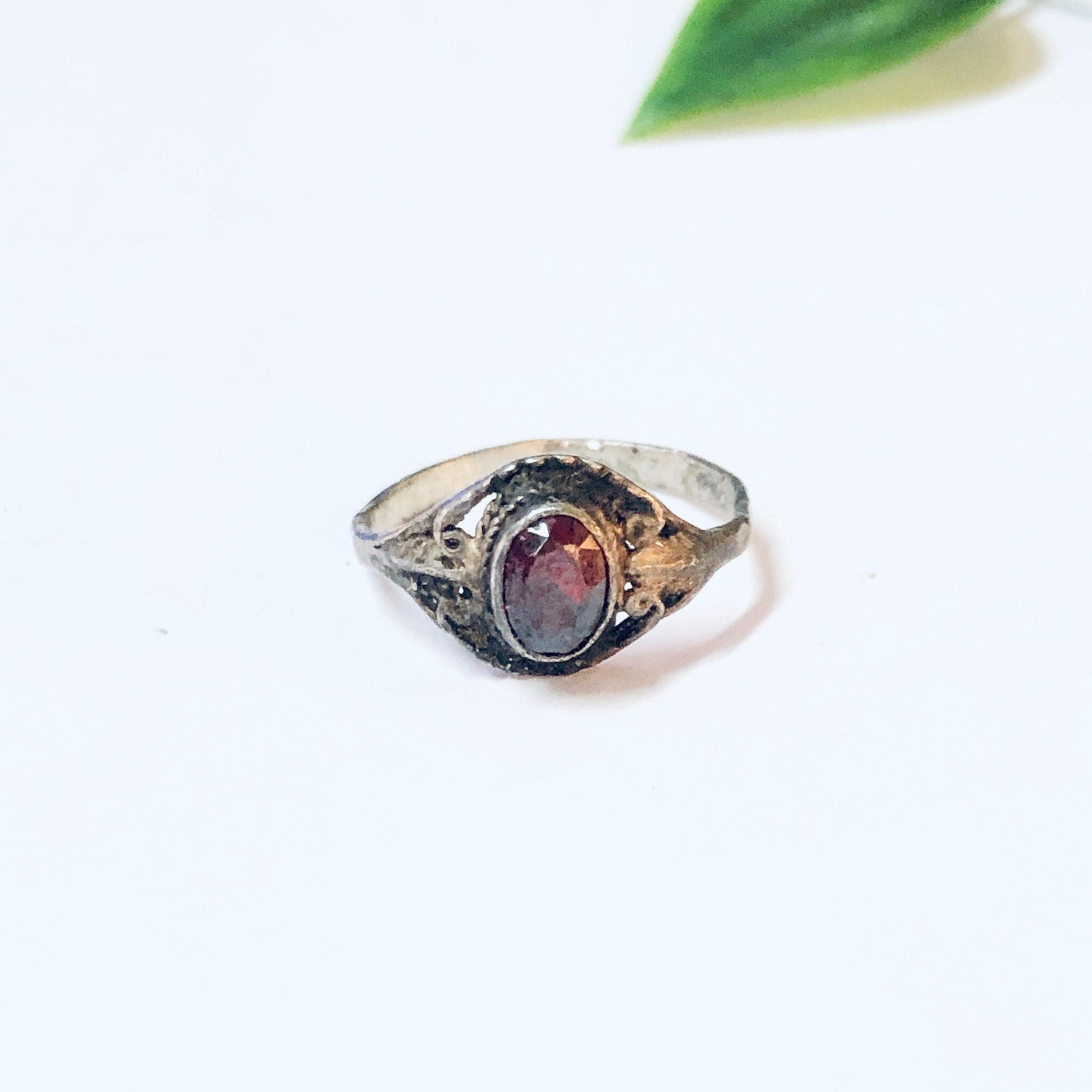 Vintage Ring, Silver Ring, Red Gemstone, Red and Silver, Vintage Jewelry, Unique Jewelry, Leaf Ring, Leaf Jewelry, Statement Ring, 925 Ring