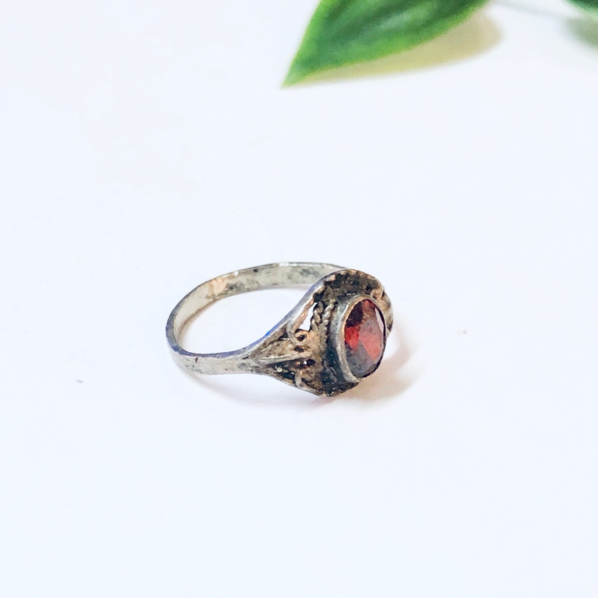 Vintage Ring, Silver Ring, Red Gemstone, Red and Silver, Vintage Jewelry, Unique Jewelry, Leaf Ring, Leaf Jewelry, Statement Ring, 925 Ring