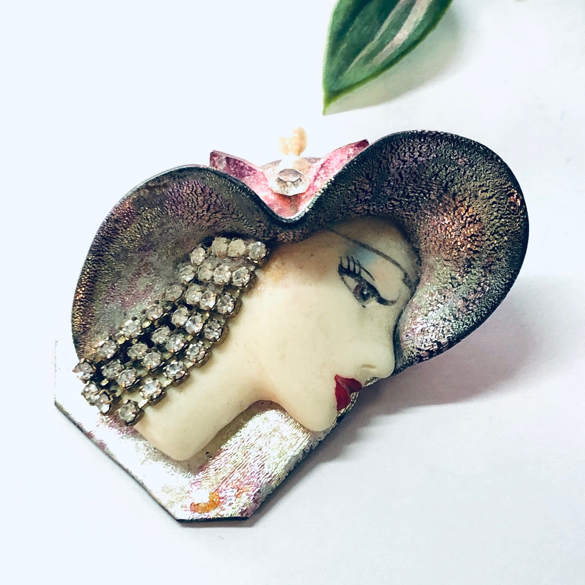 Vintage Brooch, Lady Face Brooch, Vintage Pin, Lady in a Hat, Costume Jewelry, Face Jewelry, Unique Pin, Vintage Jewelry, Pink Brooch, Hat