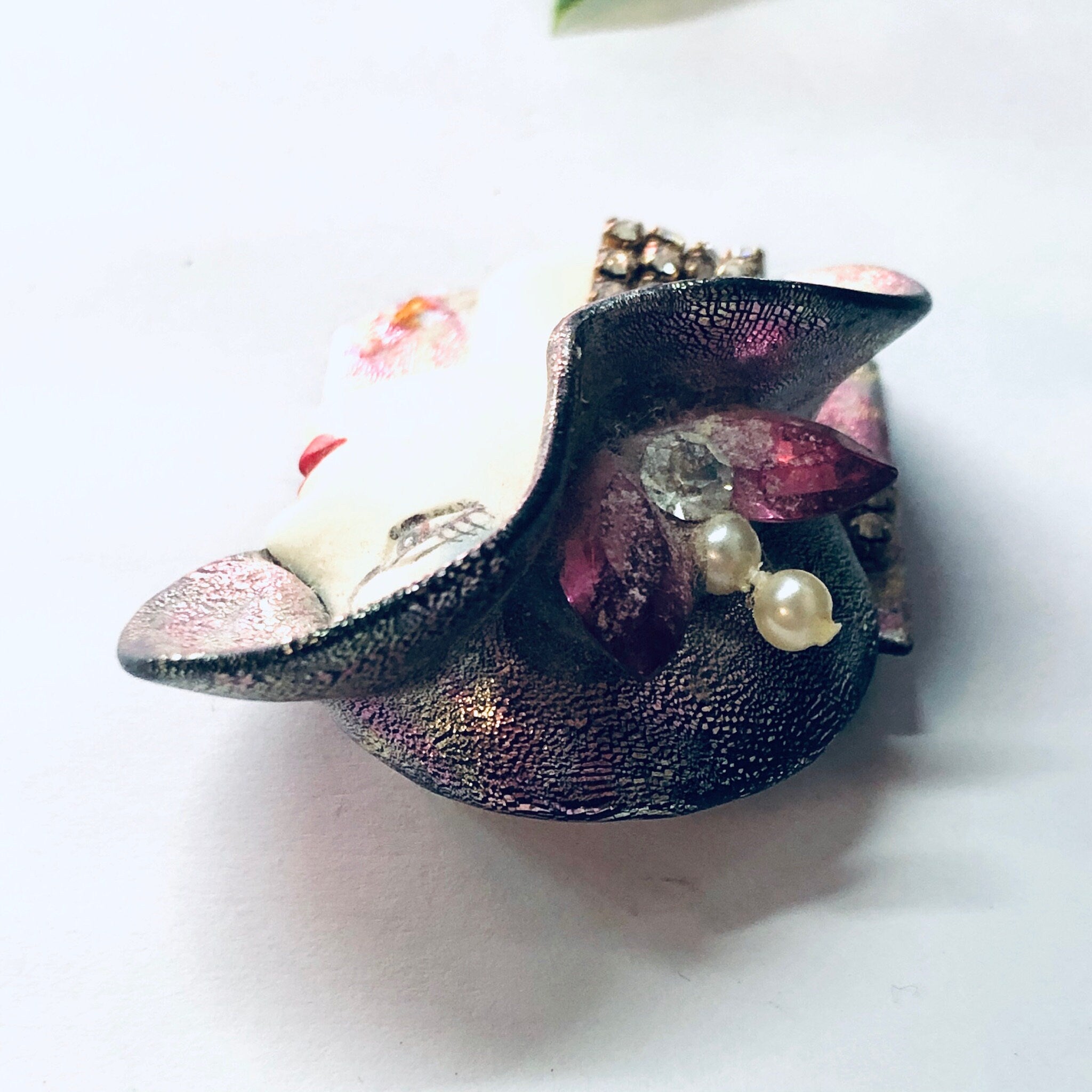 Vintage Brooch, Lady Face Brooch, Vintage Pin, Lady in a Hat, Costume Jewelry, Face Jewelry, Unique Pin, Vintage Jewelry, Pink Brooch, Hat