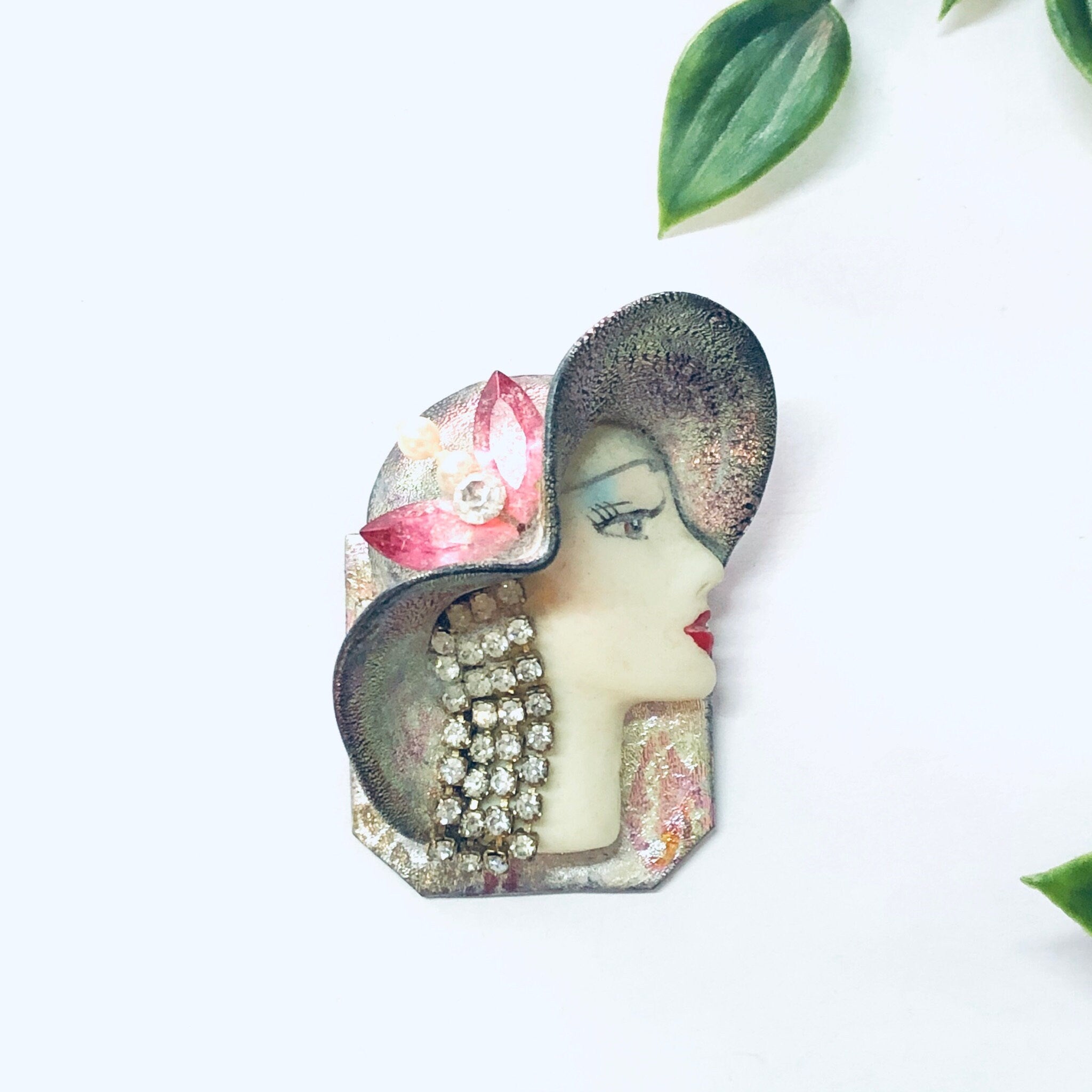 Vintage Brooch, Lady Face Brooch, Vintage Pin, Lady in a Hat, Costume Jewelry, Face Jewelry, Unique Pin, Vintage Jewelry, Pink Brooch, Hat