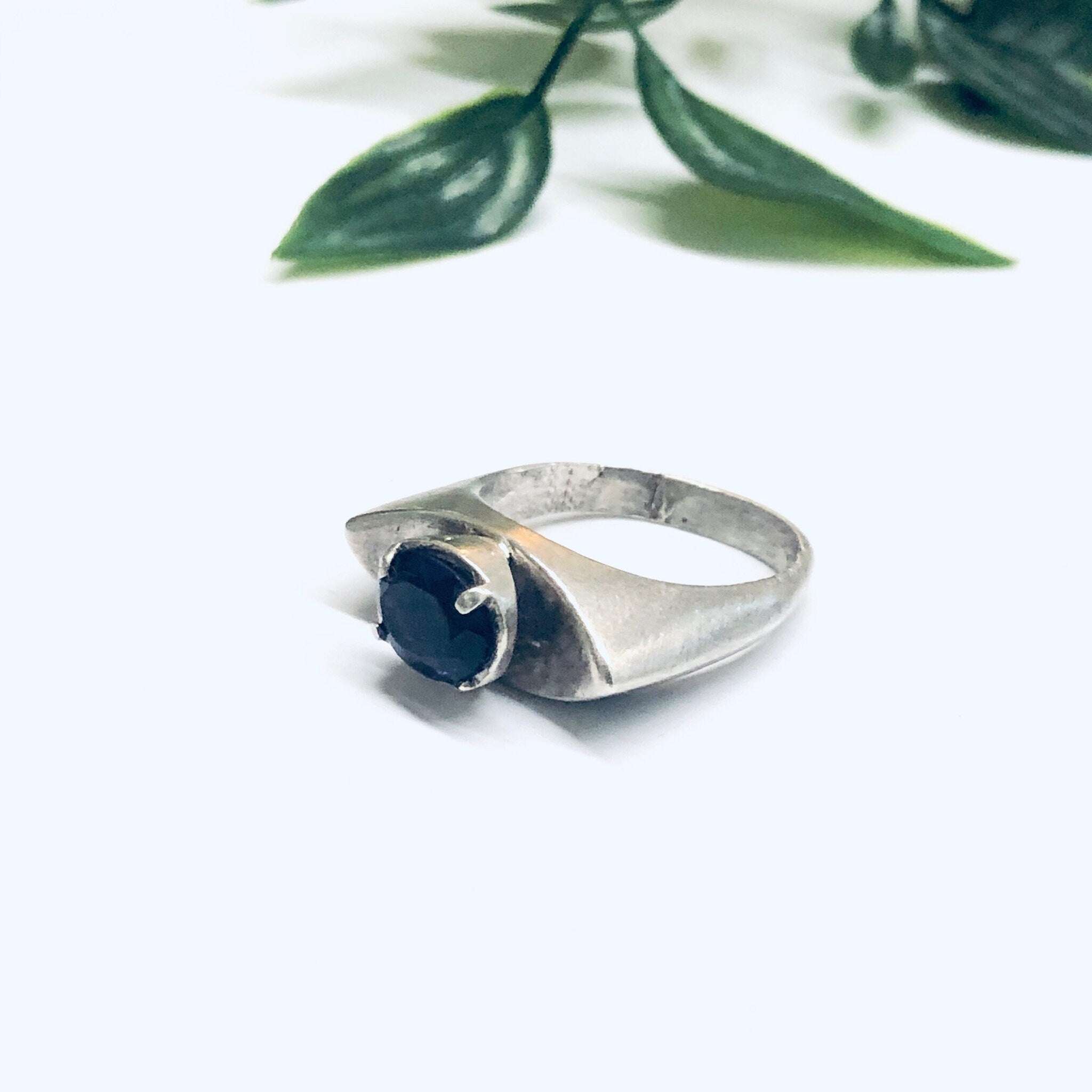 Vintage Silver Ring With Purple Gemstone, Unique Silver Ring, Purple Gemstone Jewelry, Minimalist Style Ring