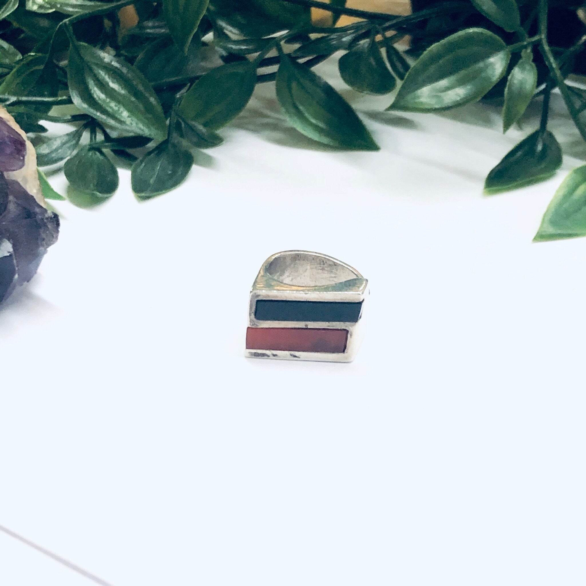Vintage Silver Ring with Onyx and Coral, Minimalist Jewelry, Red and Black Ring, Statement Jewelry, Coral Jewelry, Onyx Jewelry