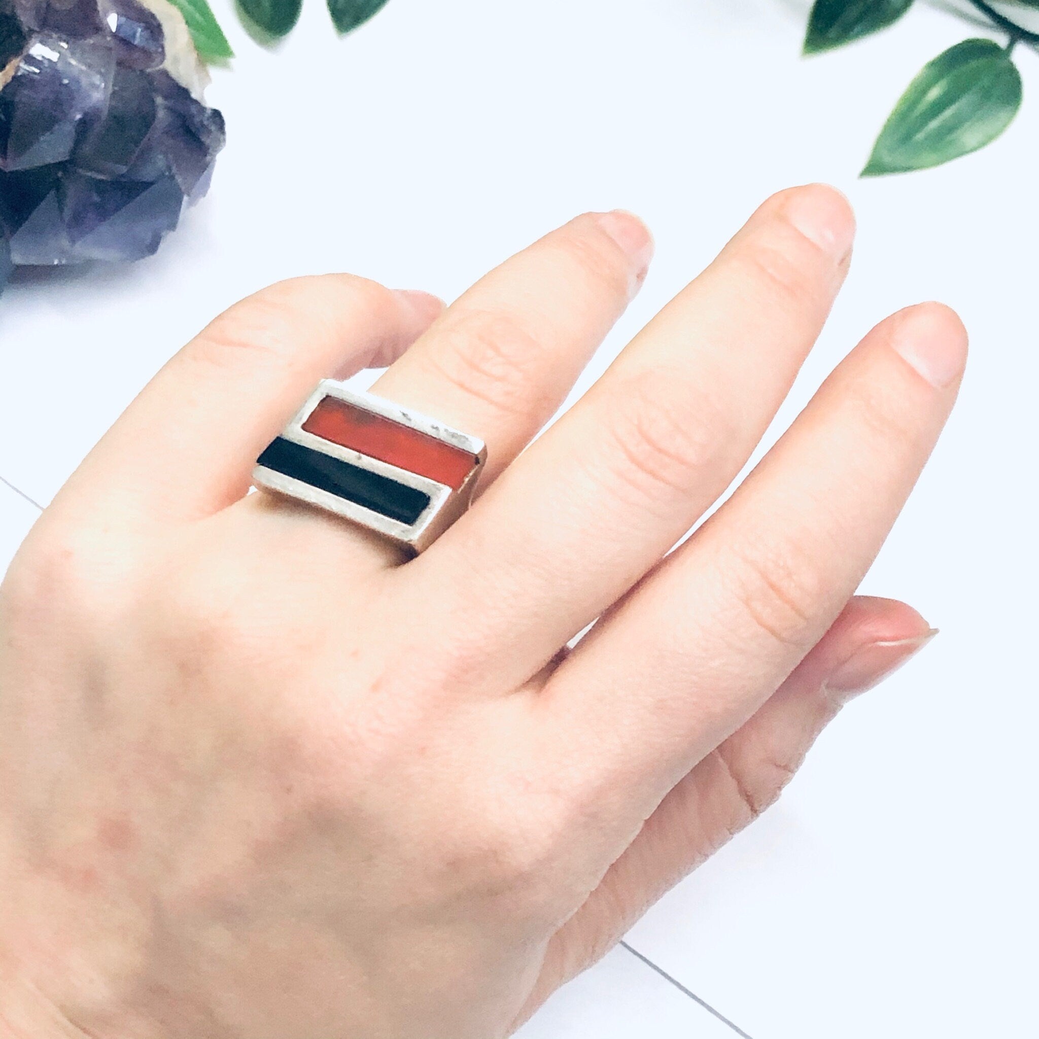 Vintage Silver Ring with Onyx and Coral, Minimalist Jewelry, Red and Black Ring, Statement Jewelry, Coral Jewelry, Onyx Jewelry