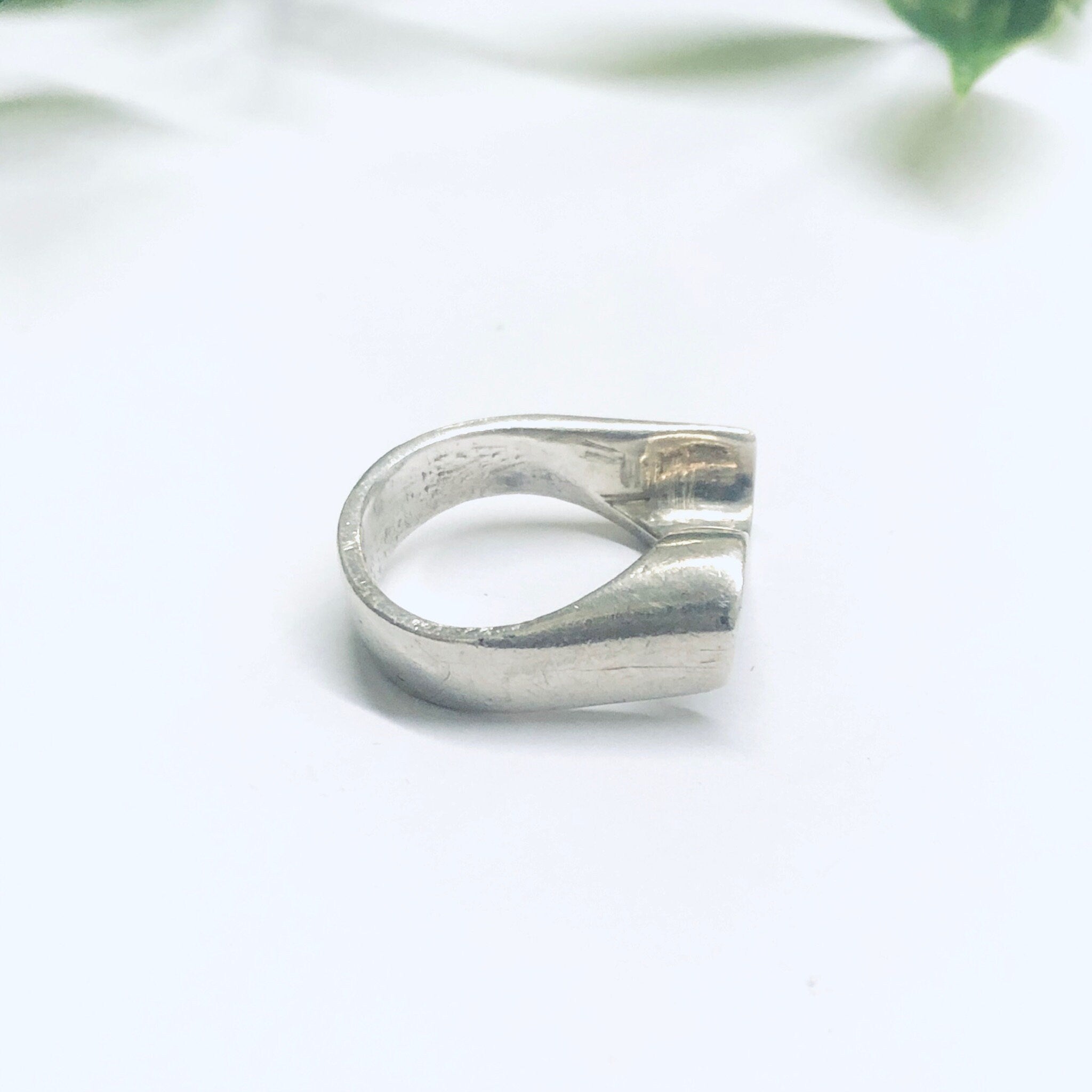 Vintage Silver Swirl Ring, Swirl Design Jewelry, Minimalist Style Jewelry, Abstract Design Ring, US Size 8 Ring