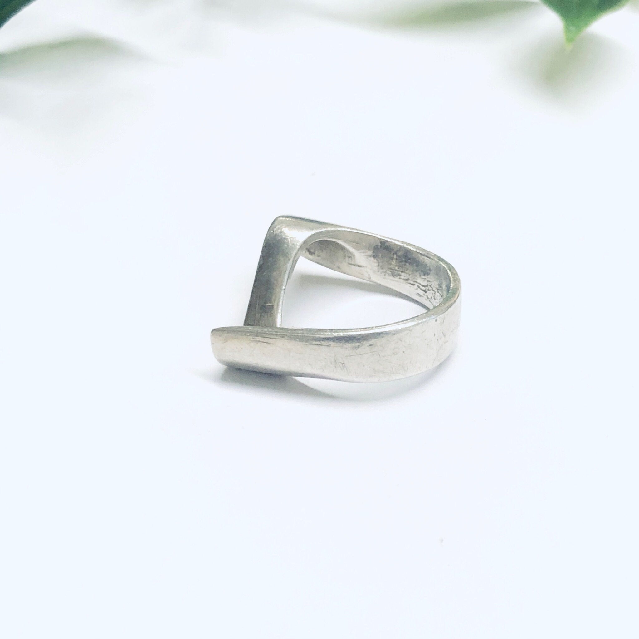 Vintage Silver Swirl Ring, Swirl Design Jewelry, Minimalist Style Jewelry, Abstract Design Ring, US Size 8 Ring
