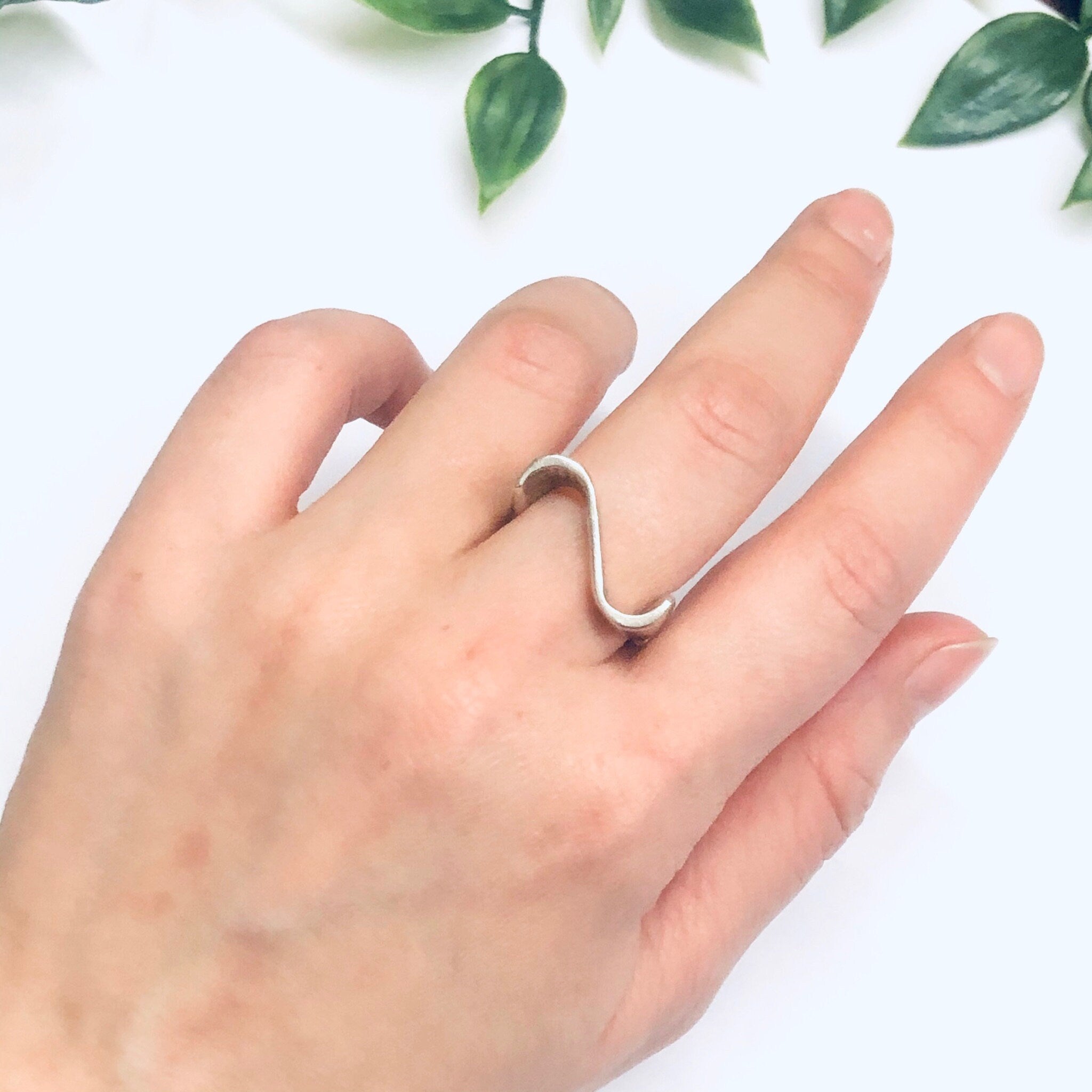 Vintage Silver Swirl Ring, Swirl Design Jewelry, Minimalist Style Jewelry, Abstract Design Ring, US Size 8 Ring