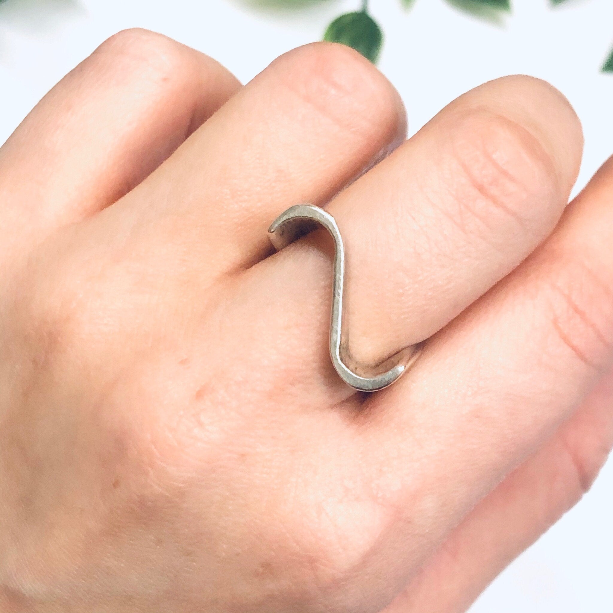 Vintage Silver Swirl Ring, Swirl Design Jewelry, Minimalist Style Jewelry, Abstract Design Ring, US Size 8 Ring