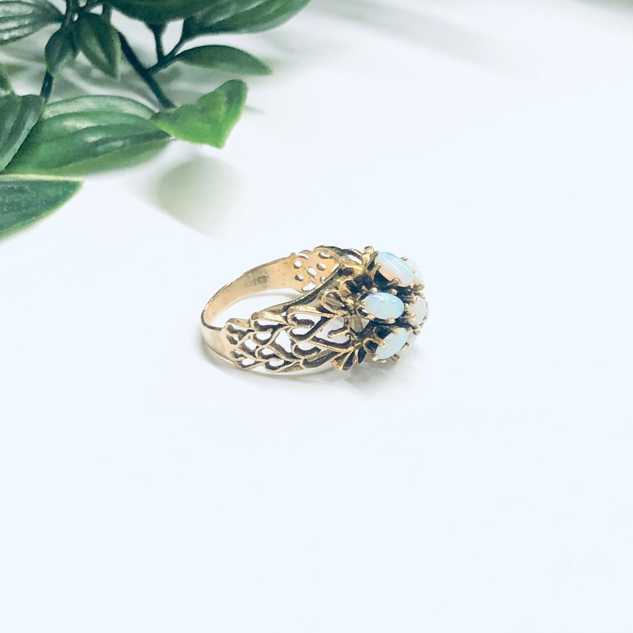 Vintage 14K Gold Ring with Opal Gemstone, Opal Flower Ring, 14K Yellow Gold, Yellow Gold Jewelry, Unique Ring, Floral Design Ring