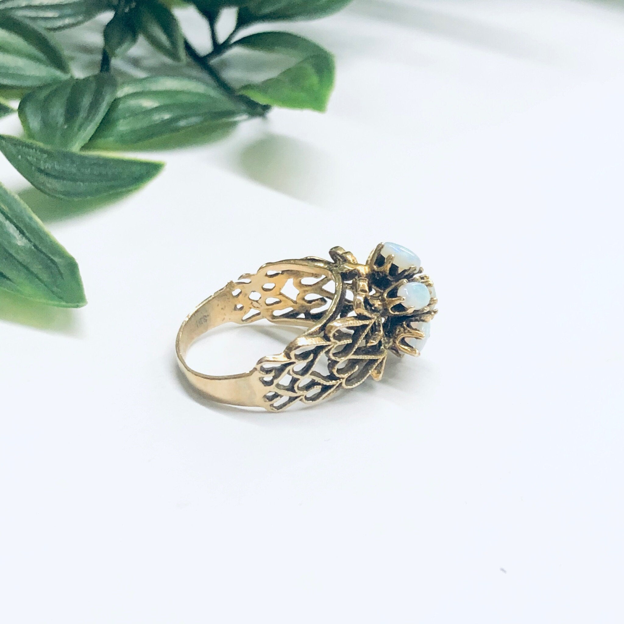 Vintage 14K Gold Ring with Opal Gemstone, Opal Flower Ring, 14K Yellow Gold, Yellow Gold Jewelry, Unique Ring, Floral Design Ring