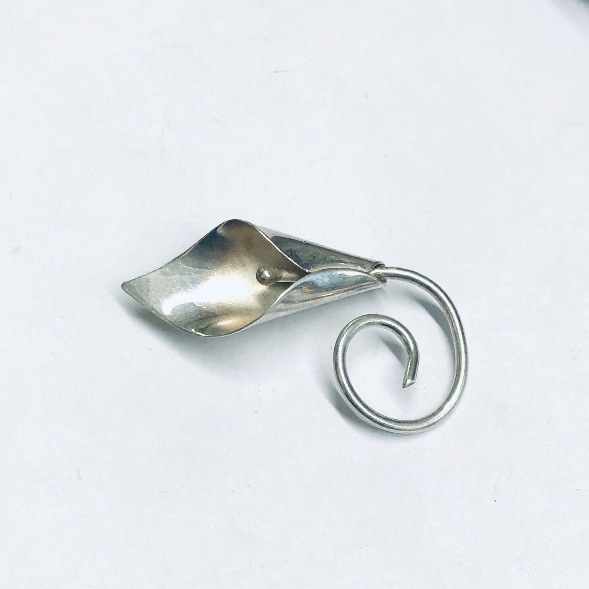 Calla Lily Brooch, Flower Pin, Vintage Flower Brooch, Calla Lily Jewelry, Silver Flower Pin, Small Floral Brooch
