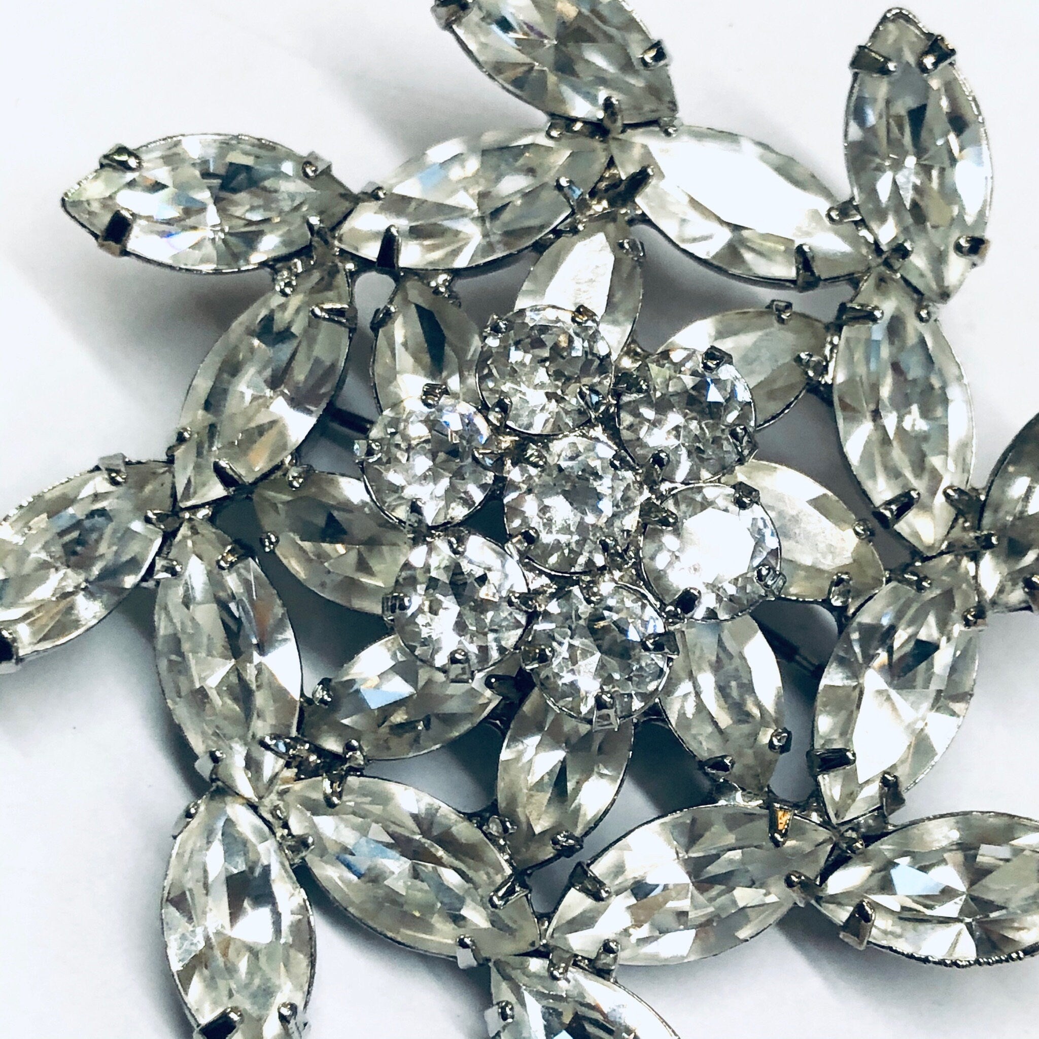 Weiss Rhinestone Flower Brooch, Large Rhinestone Flower Pin, Floral Design Pin, Rhinestone Jewelry