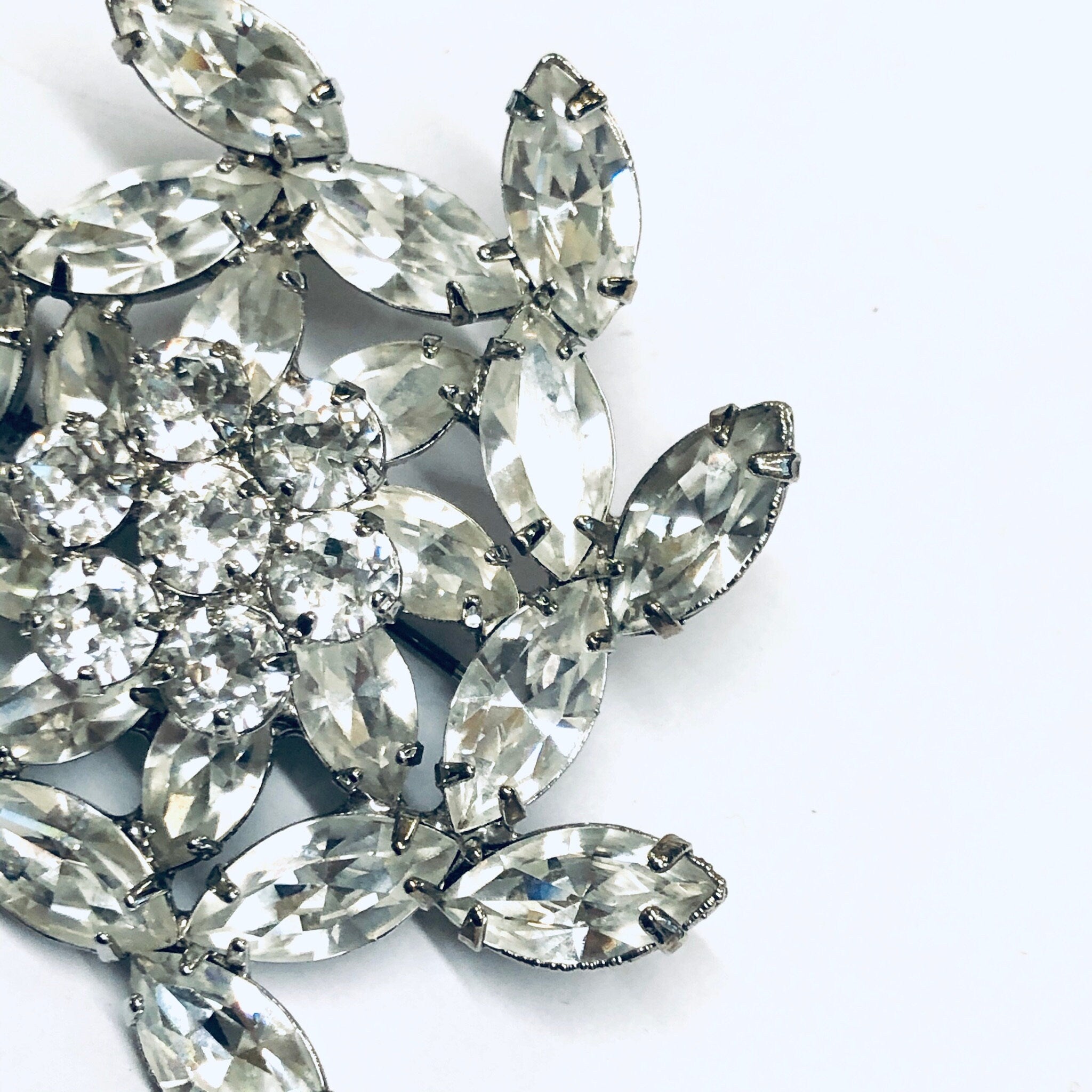 Weiss Rhinestone Flower Brooch, Large Rhinestone Flower Pin, Floral Design Pin, Rhinestone Jewelry