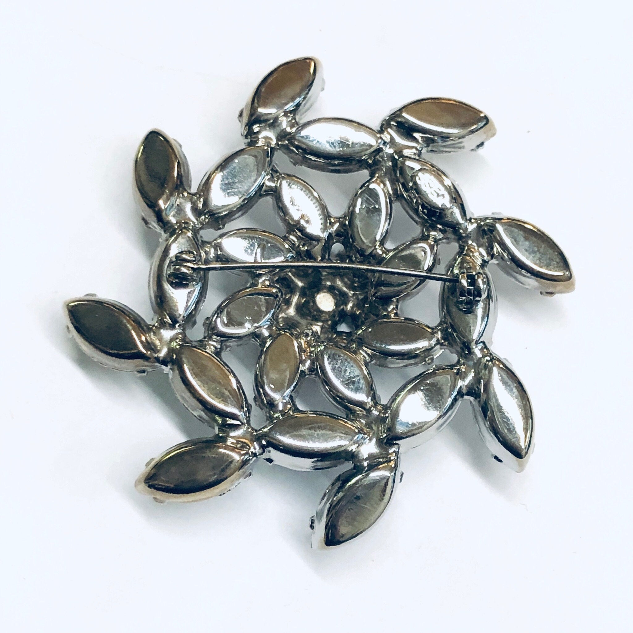 Weiss Rhinestone Flower Brooch, Large Rhinestone Flower Pin, Floral Design Pin, Rhinestone Jewelry