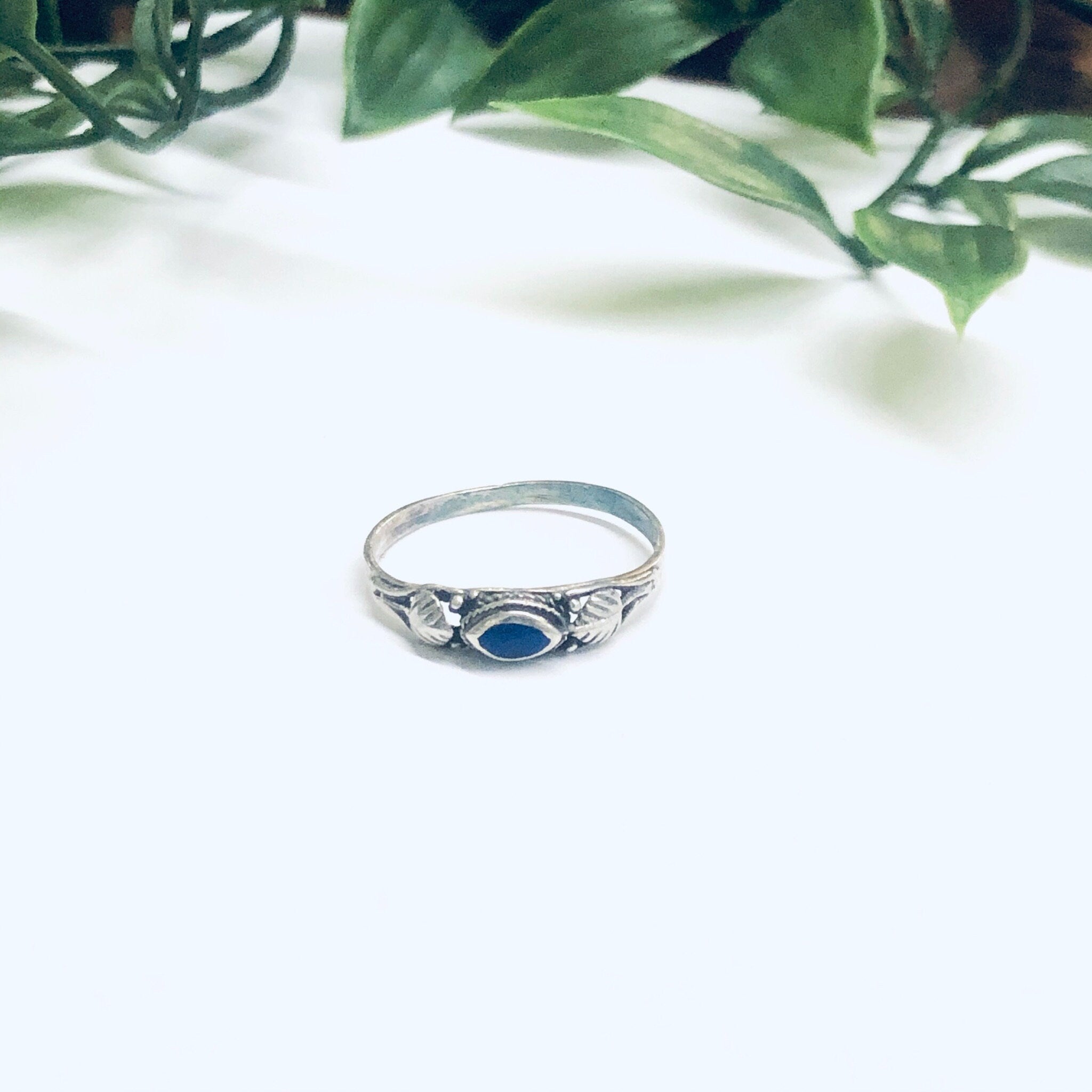 Silver Blue Lapis Ring with Leaf Design, Vintage Silver Ring, Blue Lapis Jewelry, Thin Band Ring