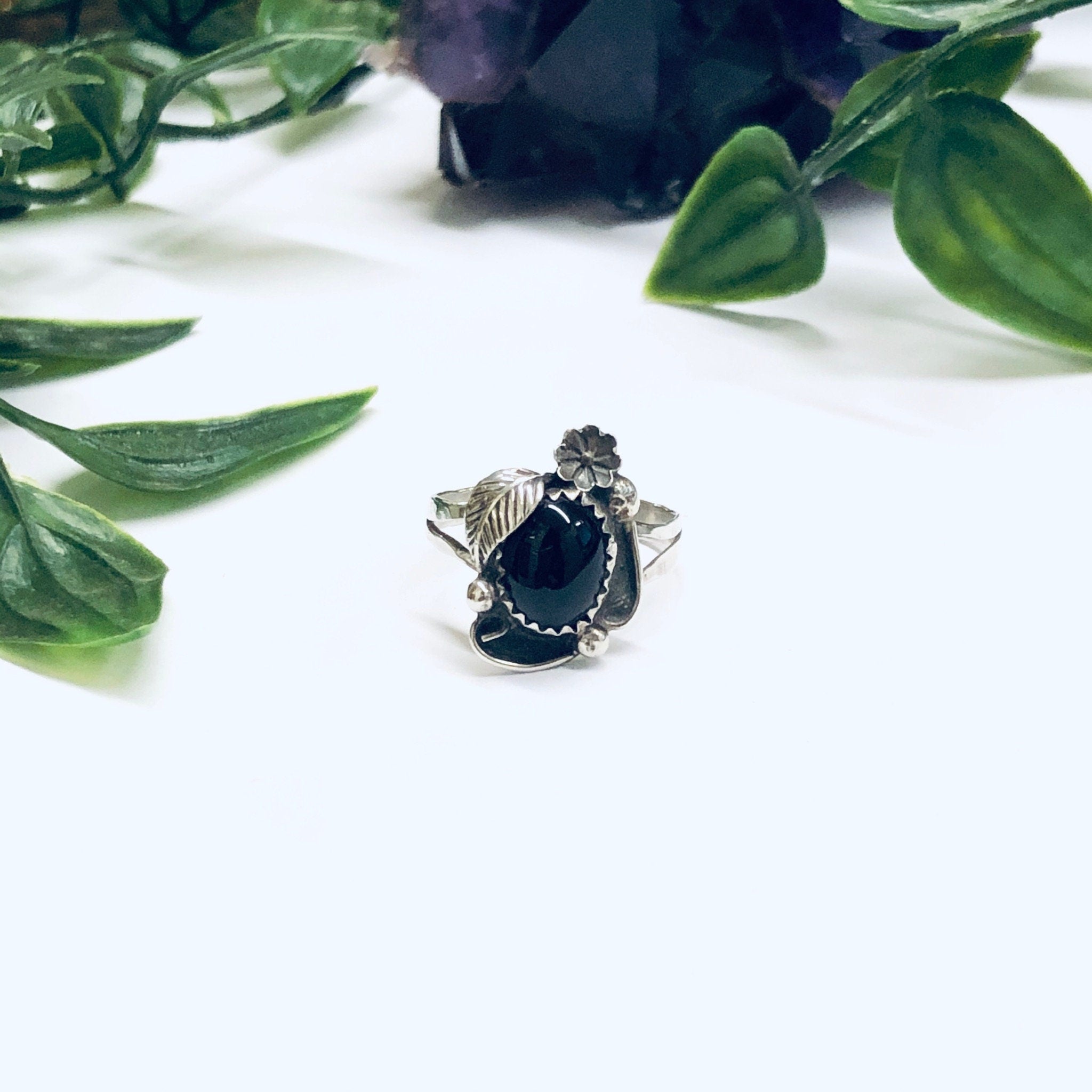 Black Onyx Cabochon Ring, Silver Southwestern Ring, Flower and Leaf Design Ring, Vintage Native American Ring