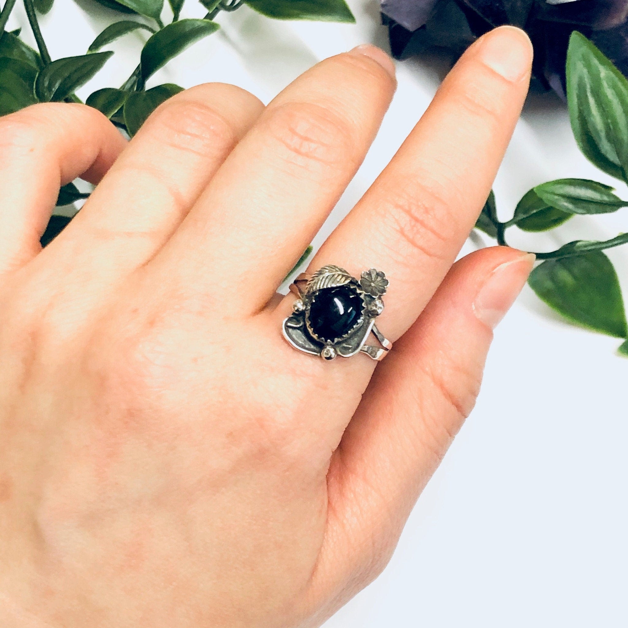 Black Onyx Cabochon Ring, Silver Southwestern Ring, Flower and Leaf Design Ring, Vintage Native American Ring