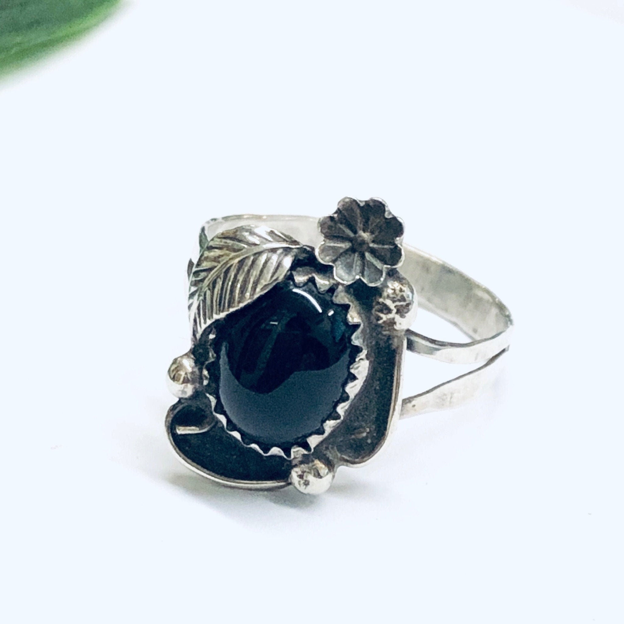 Black Onyx Cabochon Ring, Silver Southwestern Ring, Flower and Leaf Design Ring, Vintage Native American Ring