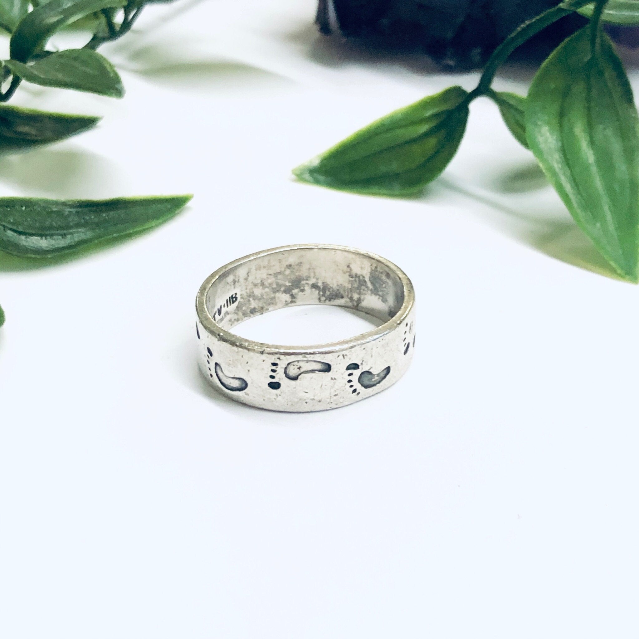 Vintage Silver Band Ring with Feet, Footstep Ring, Thin Band Ring, Vintage Silver Ring, Footprint Ring