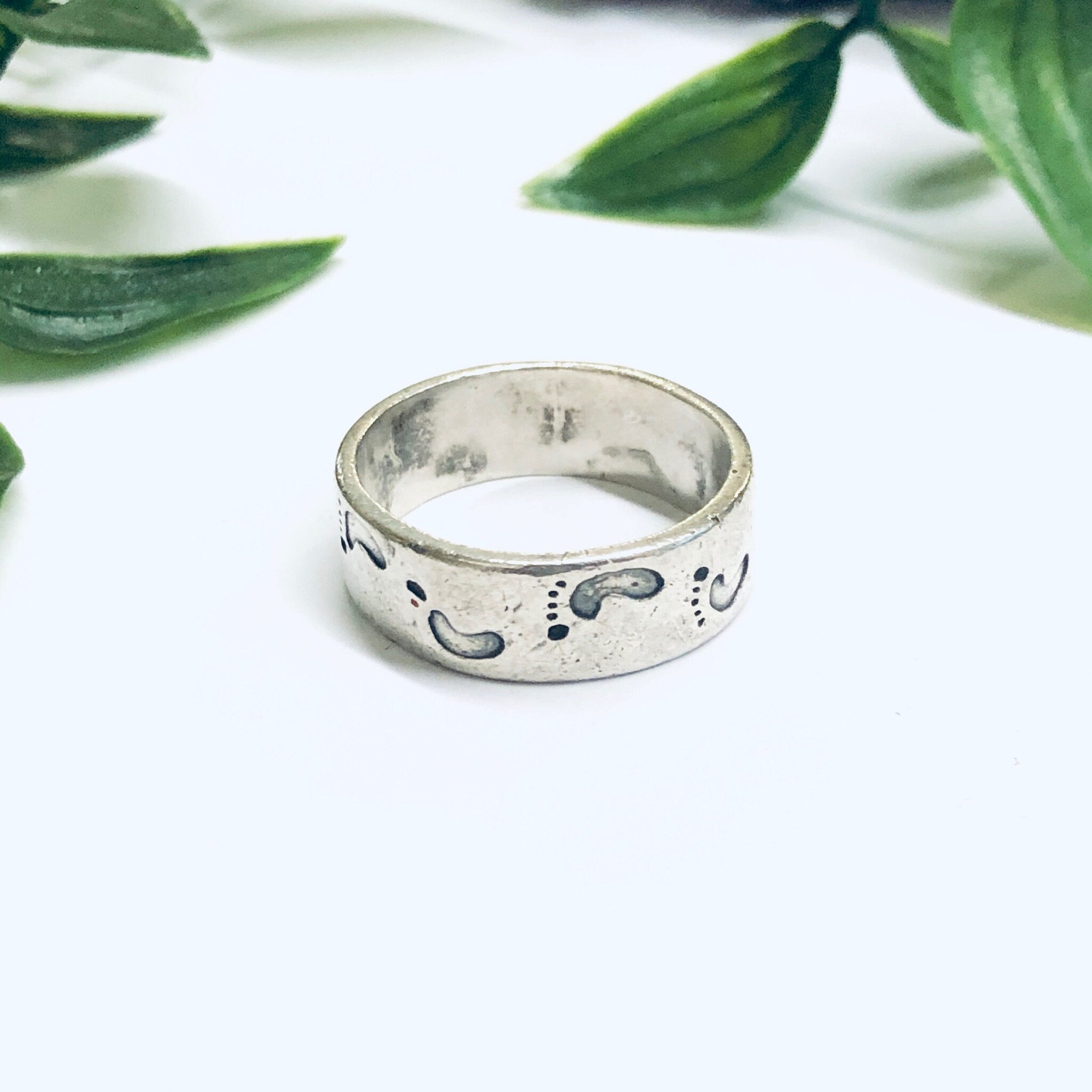 Vintage Silver Band Ring with Feet, Footstep Ring, Thin Band Ring, Vintage Silver Ring, Footprint Ring