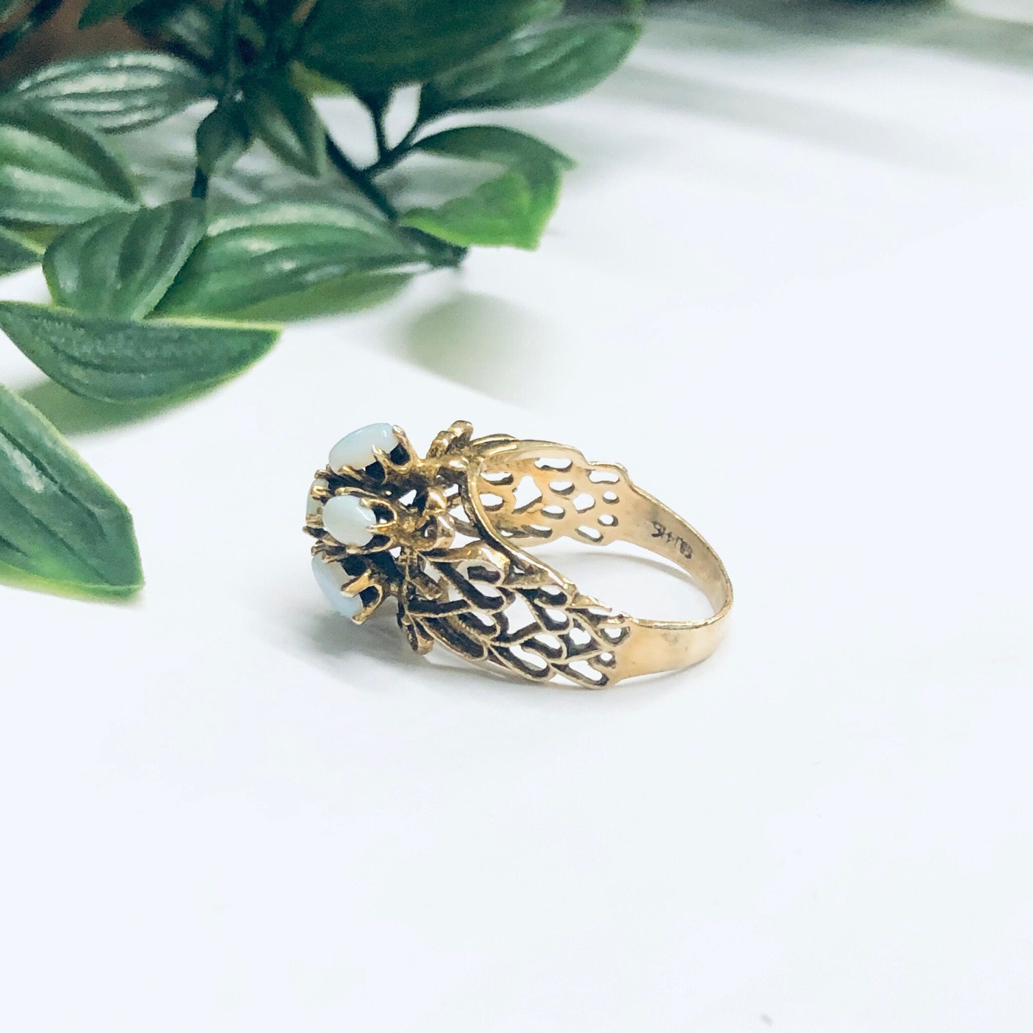 Vintage 14K Gold Ring with Opal Gemstone, Opal Flower Ring, 14K Yellow Gold, Yellow Gold Jewelry, Unique Ring, Floral Design Ring
