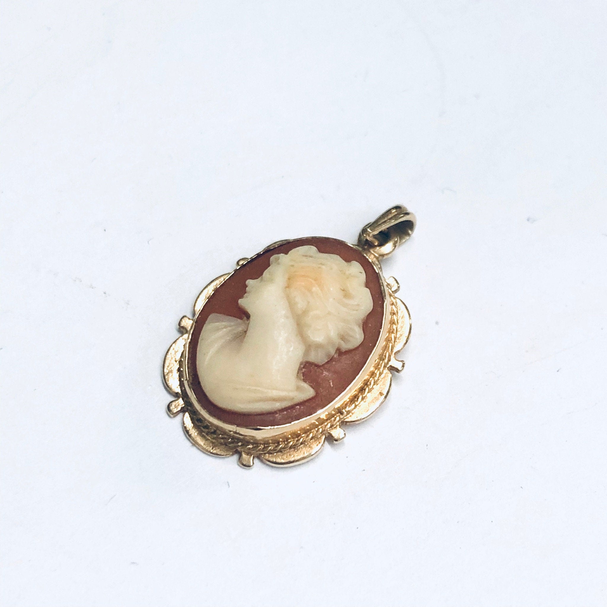 Vintage 14K Gold Cameo Pendant, Small Cameo Pendant, Gold Cameo Jewelry, 14K Yellow Gold Pendant, Victorian Jewelry