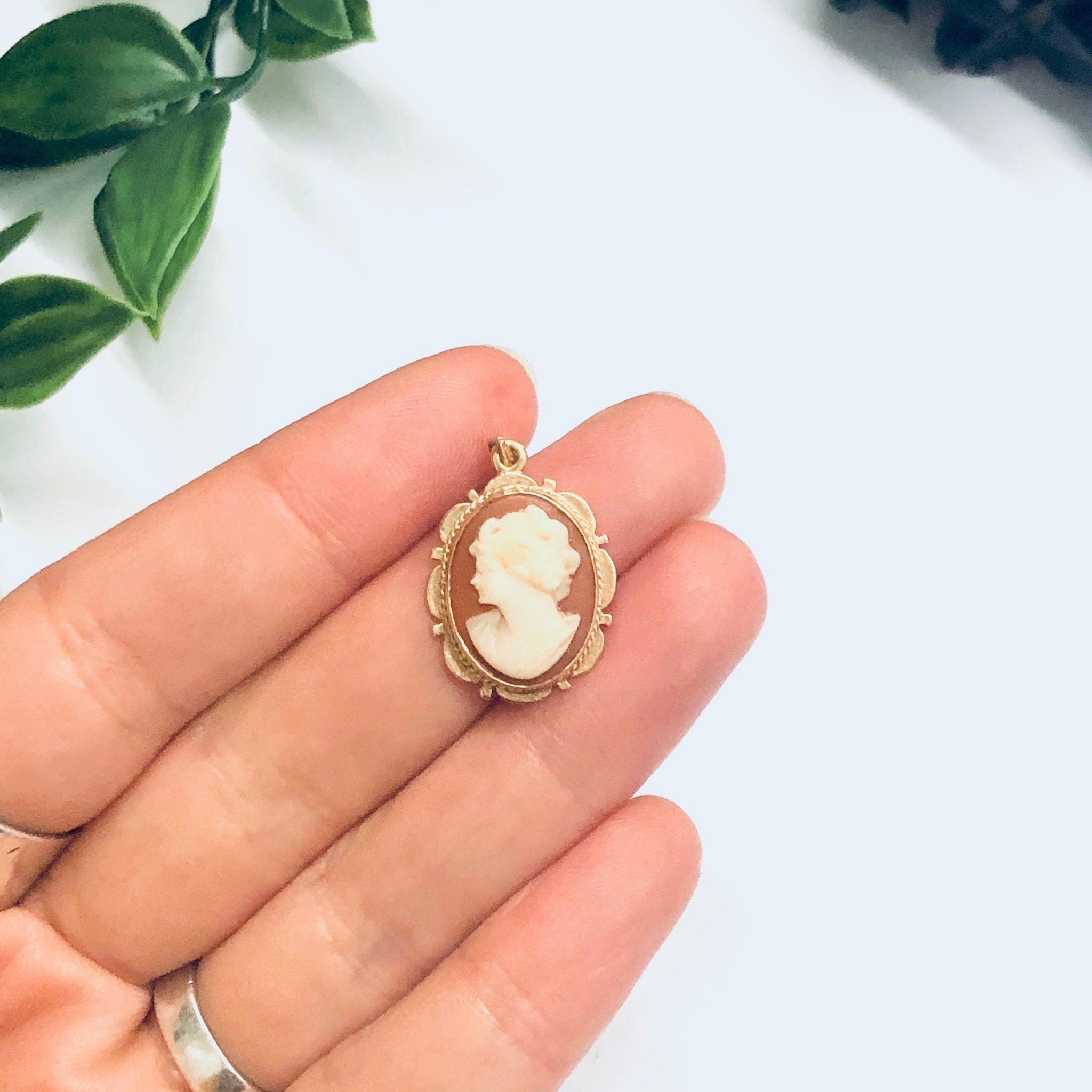 Vintage 14K Gold Cameo Pendant, Small Cameo Pendant, Gold Cameo Jewelry, 14K Yellow Gold Pendant, Victorian Jewelry