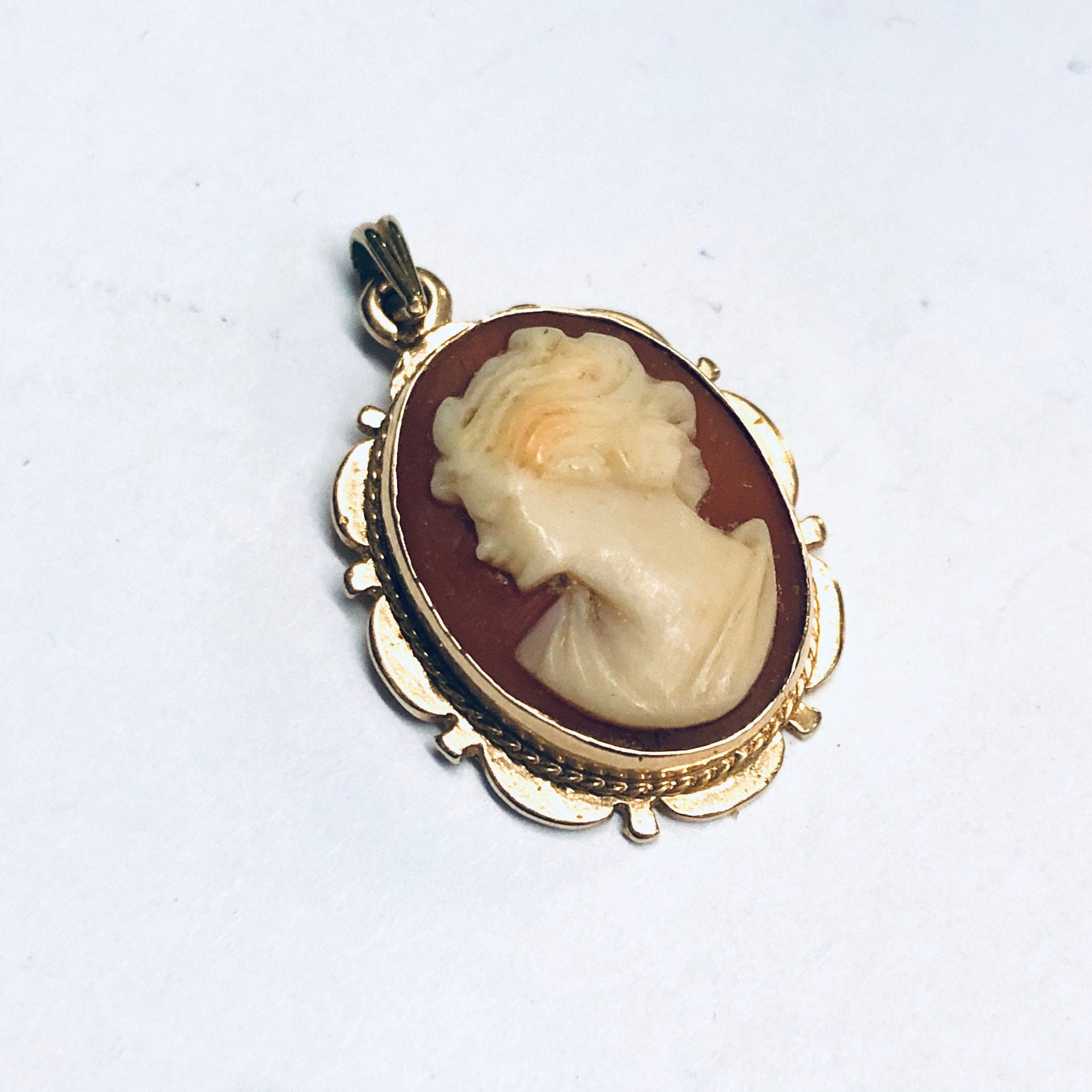 Vintage 14K Gold Cameo Pendant, Small Cameo Pendant, Gold Cameo Jewelry, 14K Yellow Gold Pendant, Victorian Jewelry