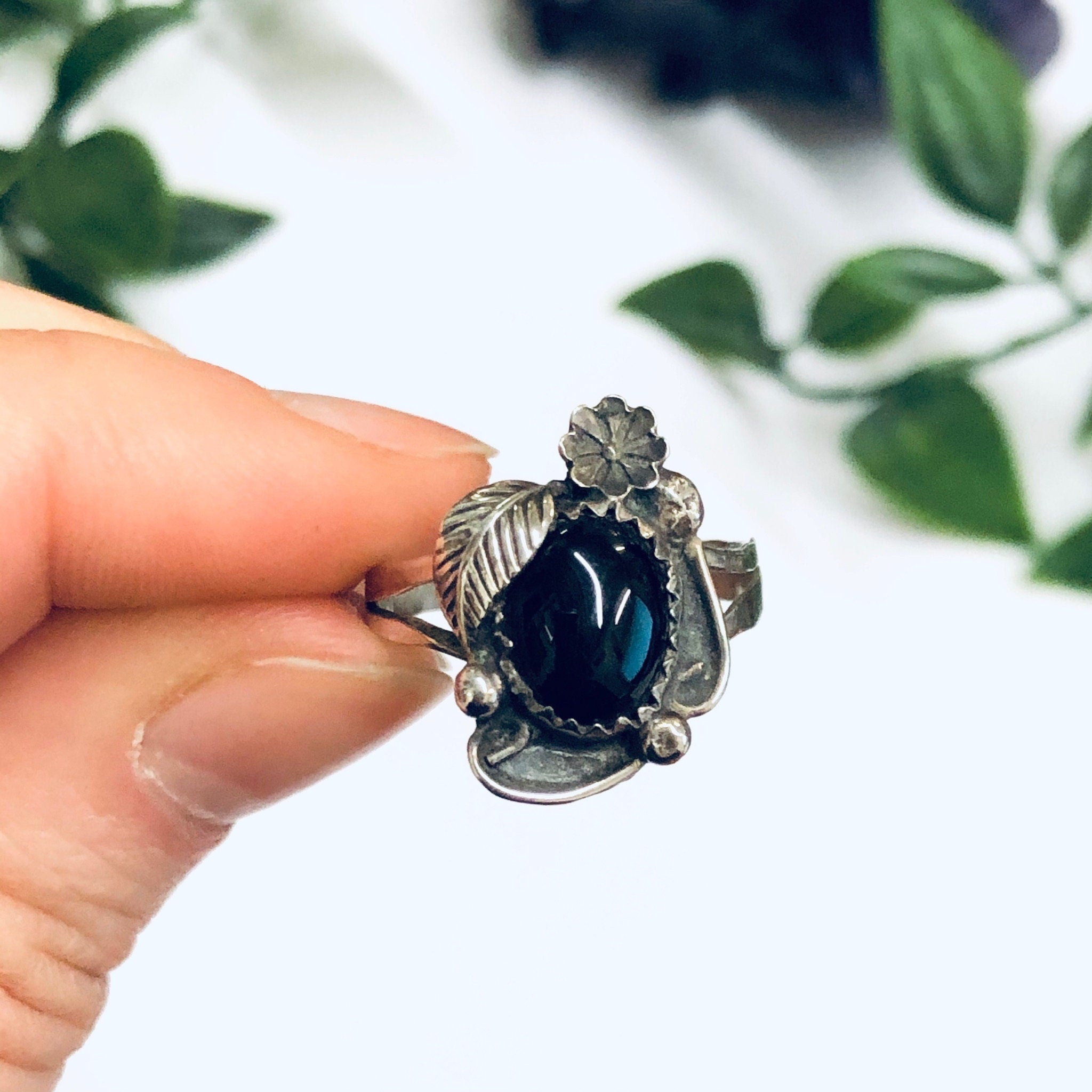 Black Onyx Cabochon Ring, Silver Southwestern Ring, Flower and Leaf Design Ring, Vintage Native American Ring