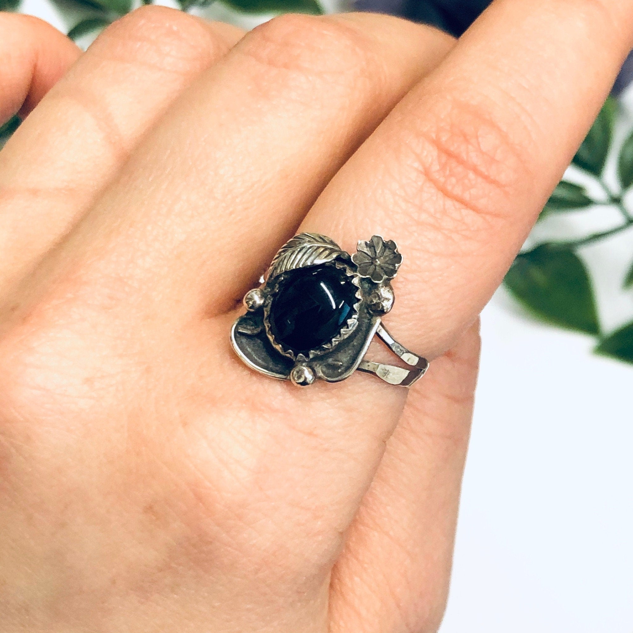 Black Onyx Cabochon Ring, Silver Southwestern Ring, Flower and Leaf Design Ring, Vintage Native American Ring