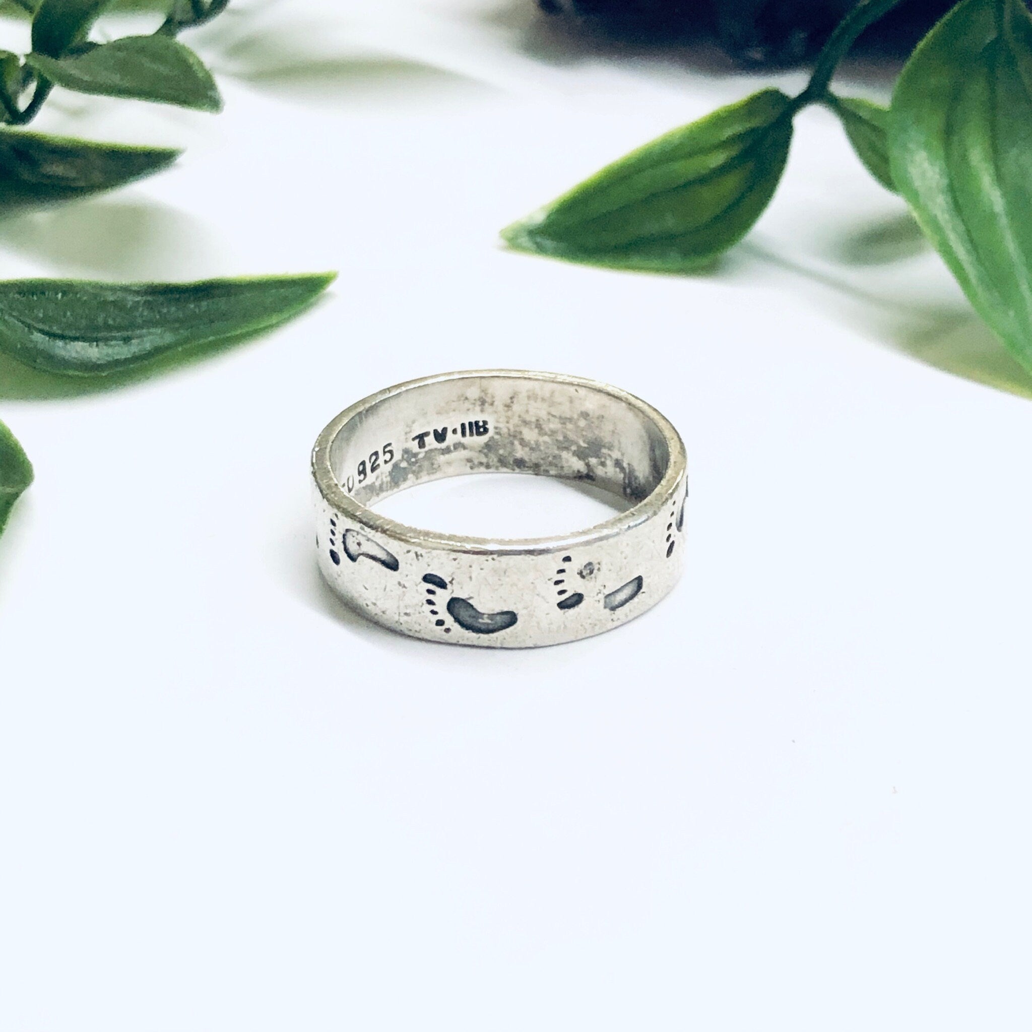 Vintage Silver Band Ring with Feet, Footstep Ring, Thin Band Ring, Vintage Silver Ring, Footprint Ring