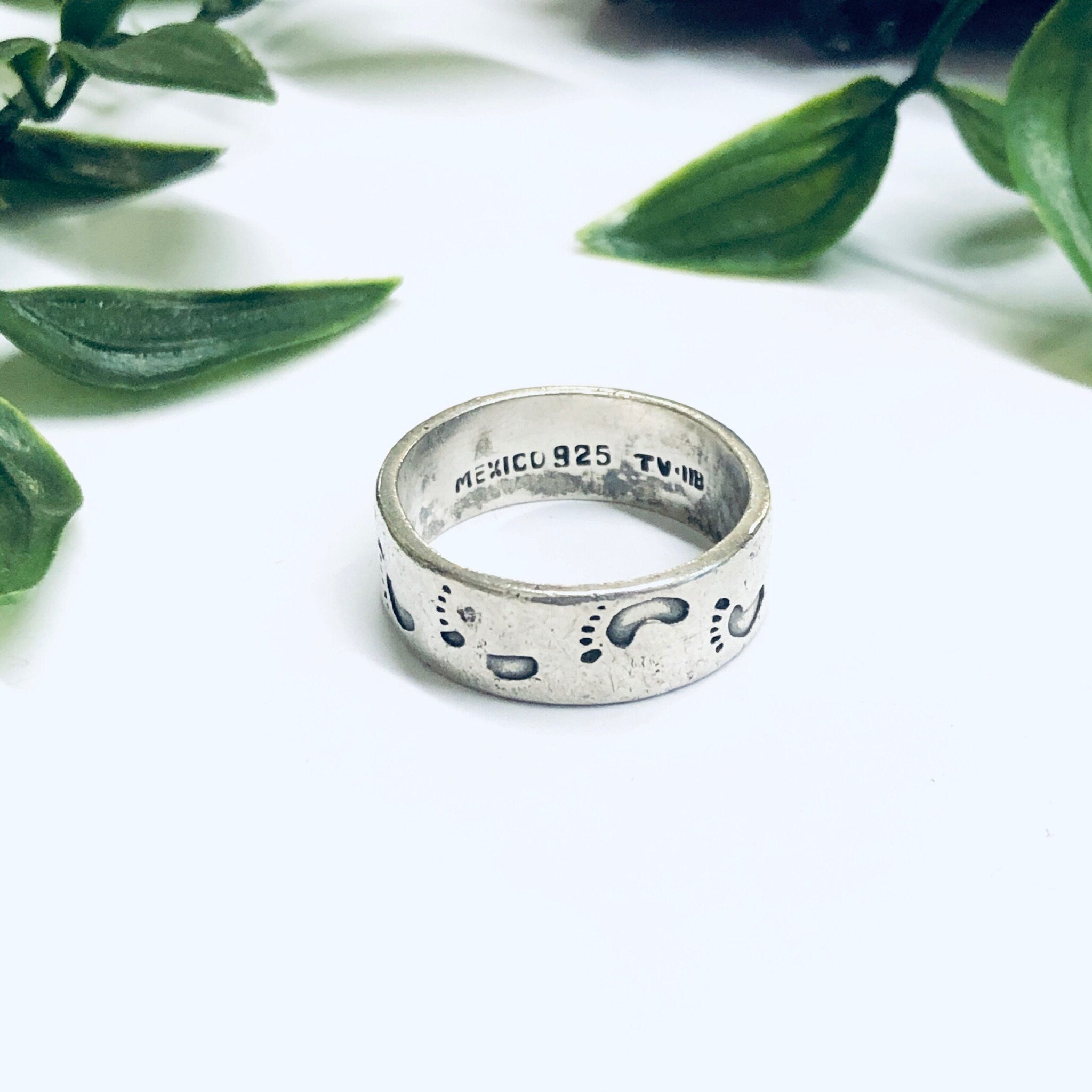 Vintage Silver Band Ring with Feet, Footstep Ring, Thin Band Ring, Vintage Silver Ring, Footprint Ring