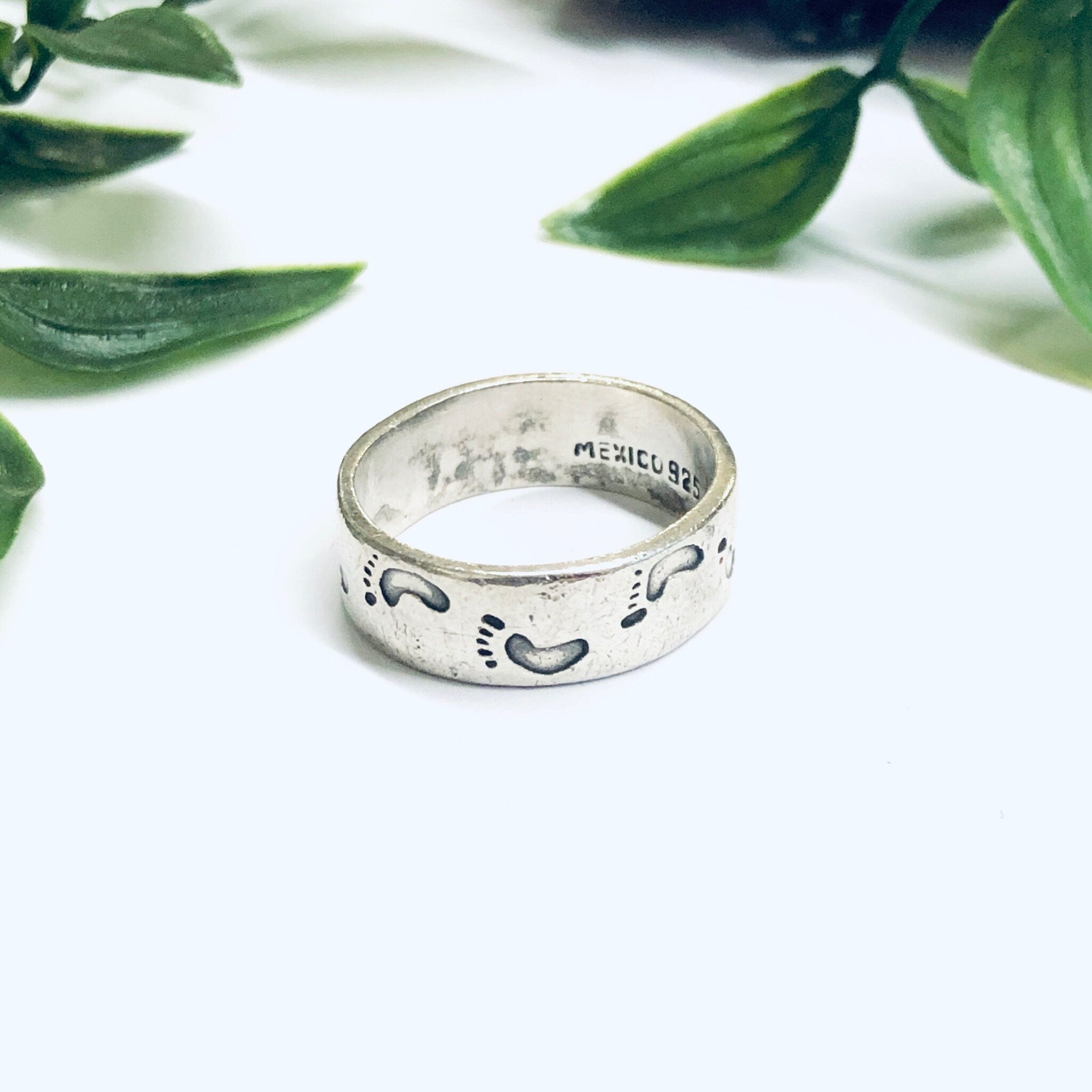 Vintage Silver Band Ring with Feet, Footstep Ring, Thin Band Ring, Vintage Silver Ring, Footprint Ring
