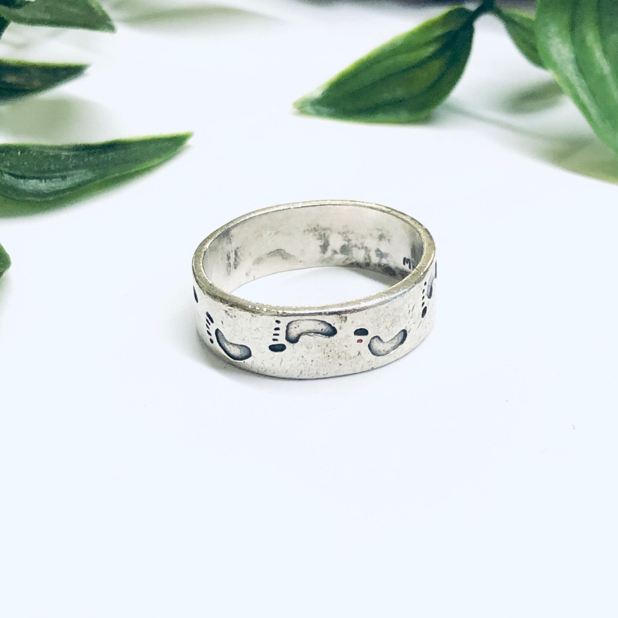 Vintage Silver Band Ring with Feet, Footstep Ring, Thin Band Ring, Vintage Silver Ring, Footprint Ring