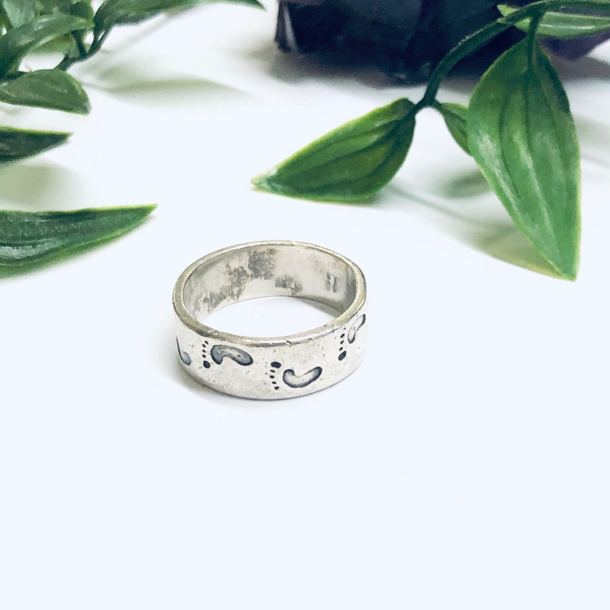 Vintage Silver Band Ring with Feet, Footstep Ring, Thin Band Ring, Vintage Silver Ring, Footprint Ring