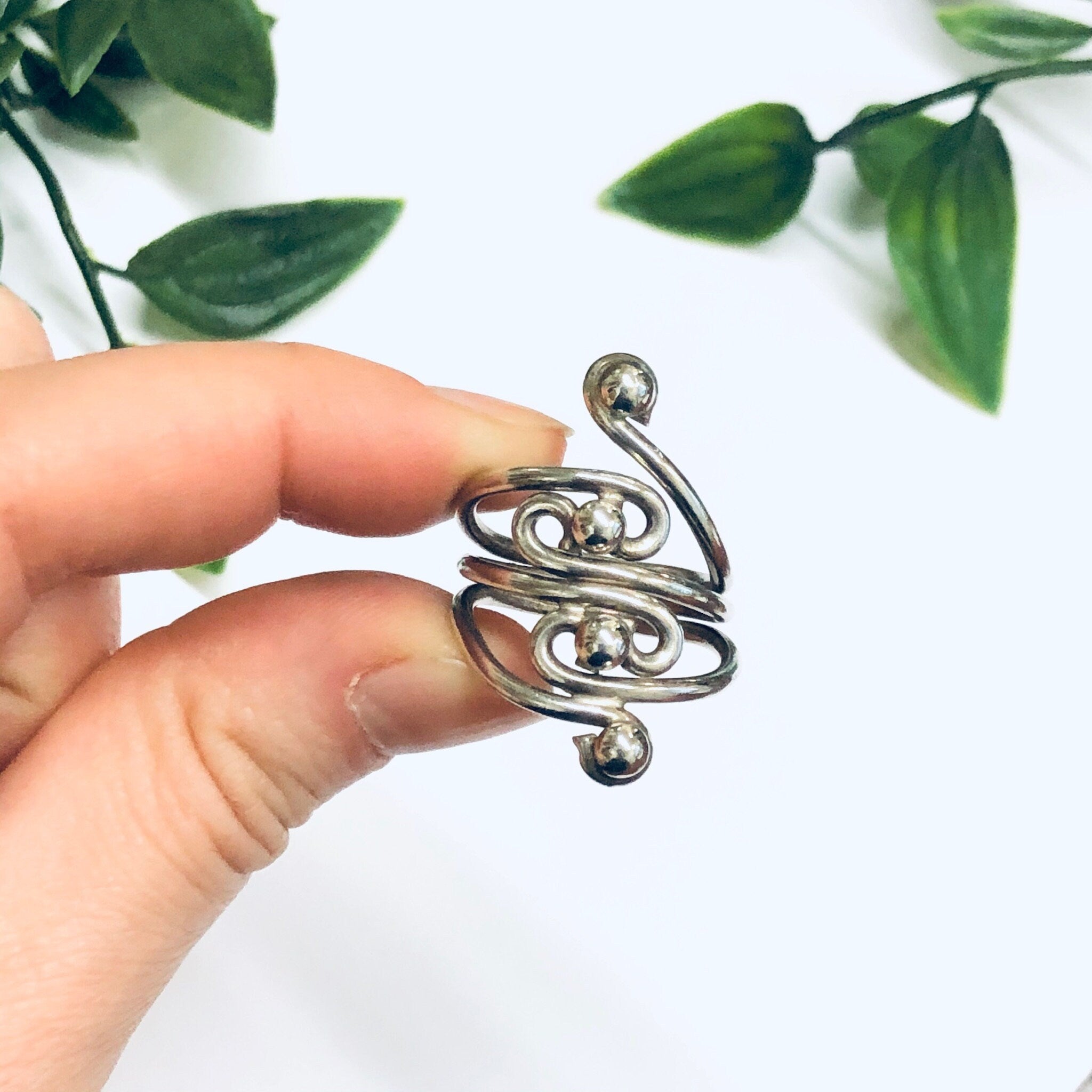 Vintage Silver Swirl Ring, Large Swirl Ring, Vintage Thumb Ring, Vintage Statement Jewelry, Unique Ring