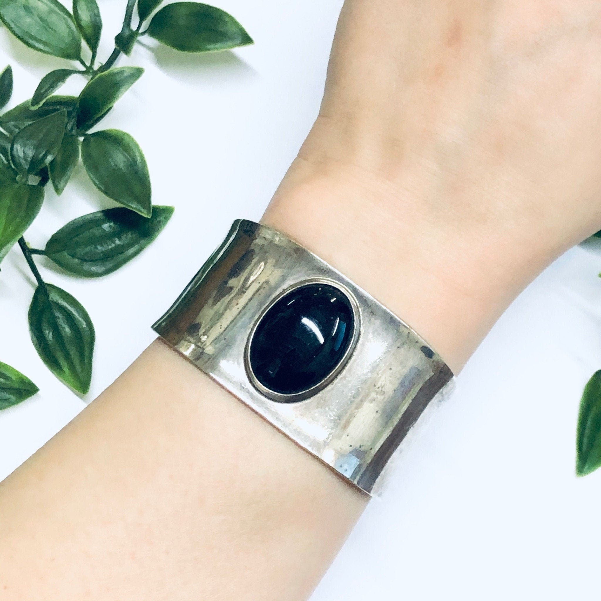 Vintage Silver Cuff Bracelet with Onyx Stone, Vintage Silver Cuff, Onyx Jewelry, Large Silver Cuff, Vintage Bracelet