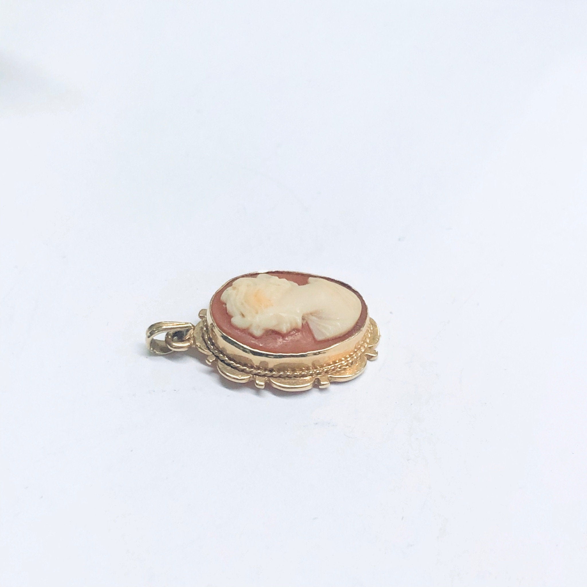 Vintage 14K Gold Cameo Pendant, Small Cameo Pendant, Gold Cameo Jewelry, 14K Yellow Gold Pendant, Victorian Jewelry